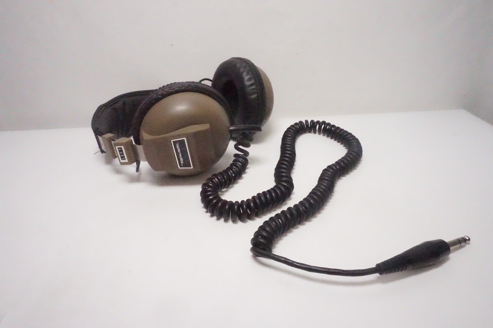 Vintage Realistic Nova 40 Wired Over-Ear Headphones Stereo Headset Brown Black