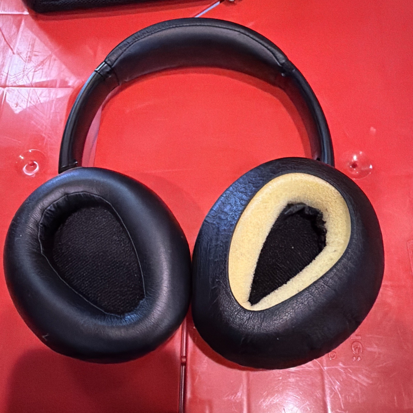 Sony MDR-10RNC Black Noise Cancelling Headphones with Case