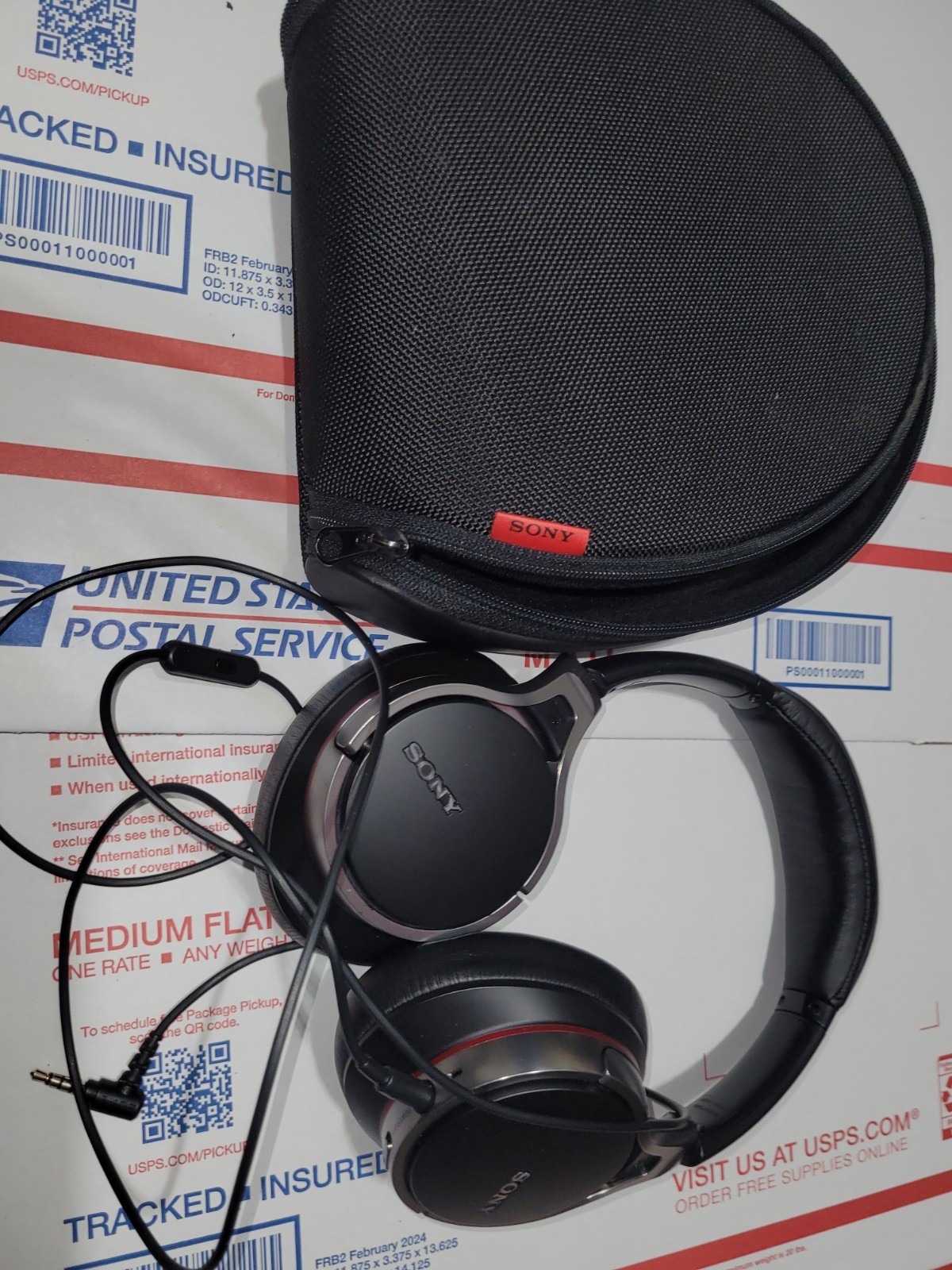 Sony MDR-10RNC Noise Cancelling Headphones – Black – With Case -used as is