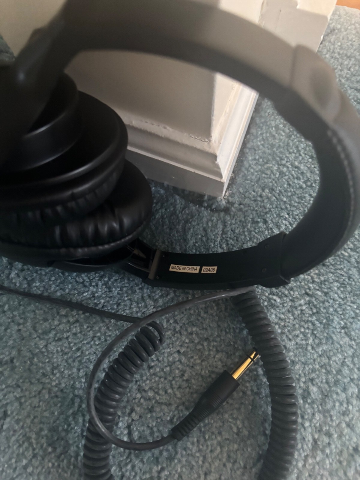 Vintage Radio Shack Full Size Headphones w Ball Track Volume Control (33-1225)