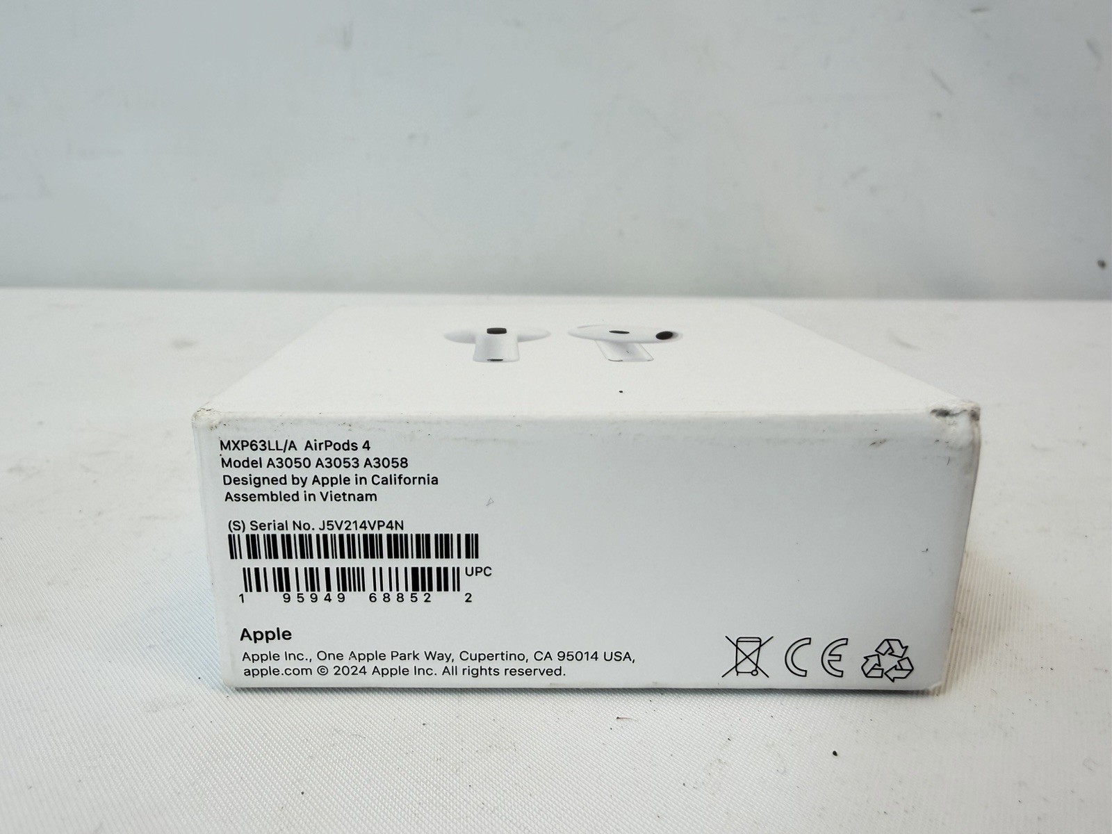 NEW Apple MXP63LL/A AirPods 4 White In Ear Headphones Model A3050 A3053 A3058