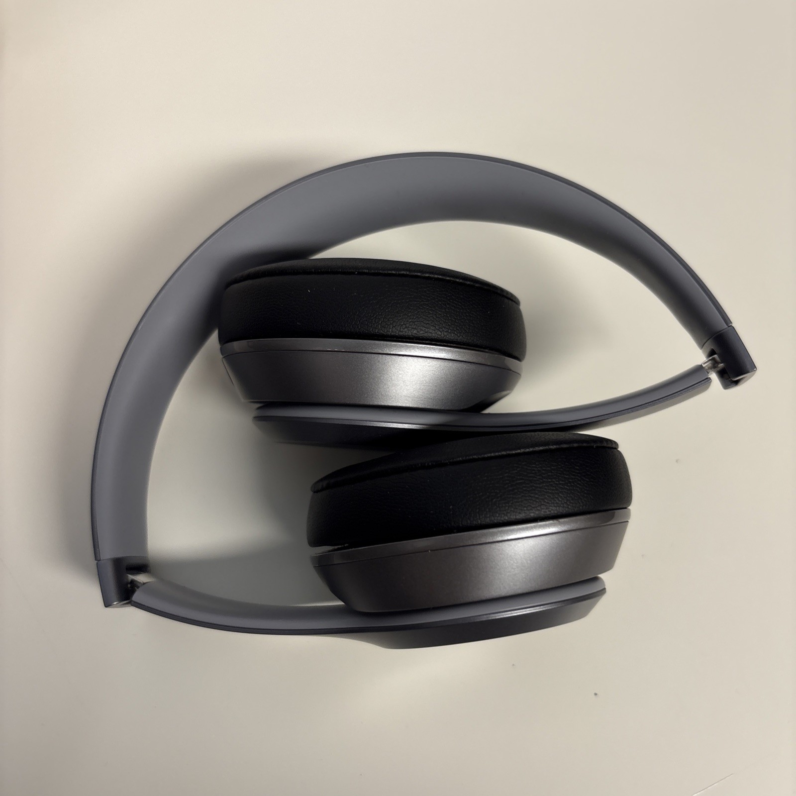 Beats by Dr. Dre Solo 2 Wired On-Ear Headphones Black/Gray B0518