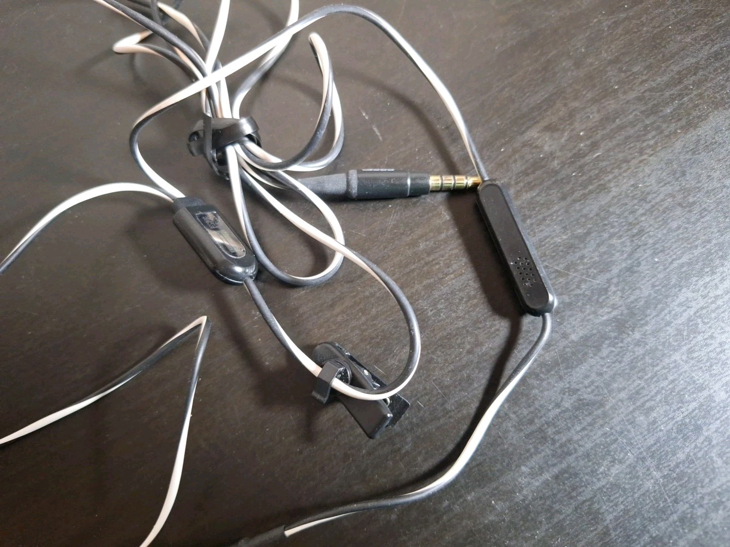 Bose TriPort IE In-Ear Mobile Headphones – Black/White