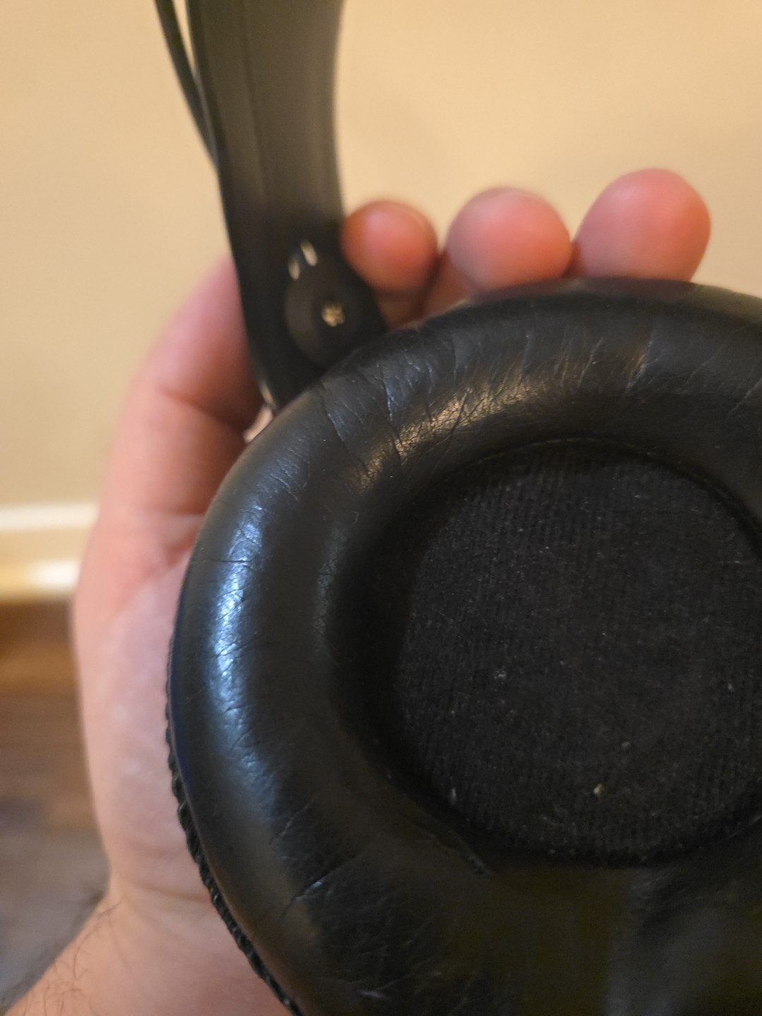 AKG STUDIO MONITOR HEADPHONES