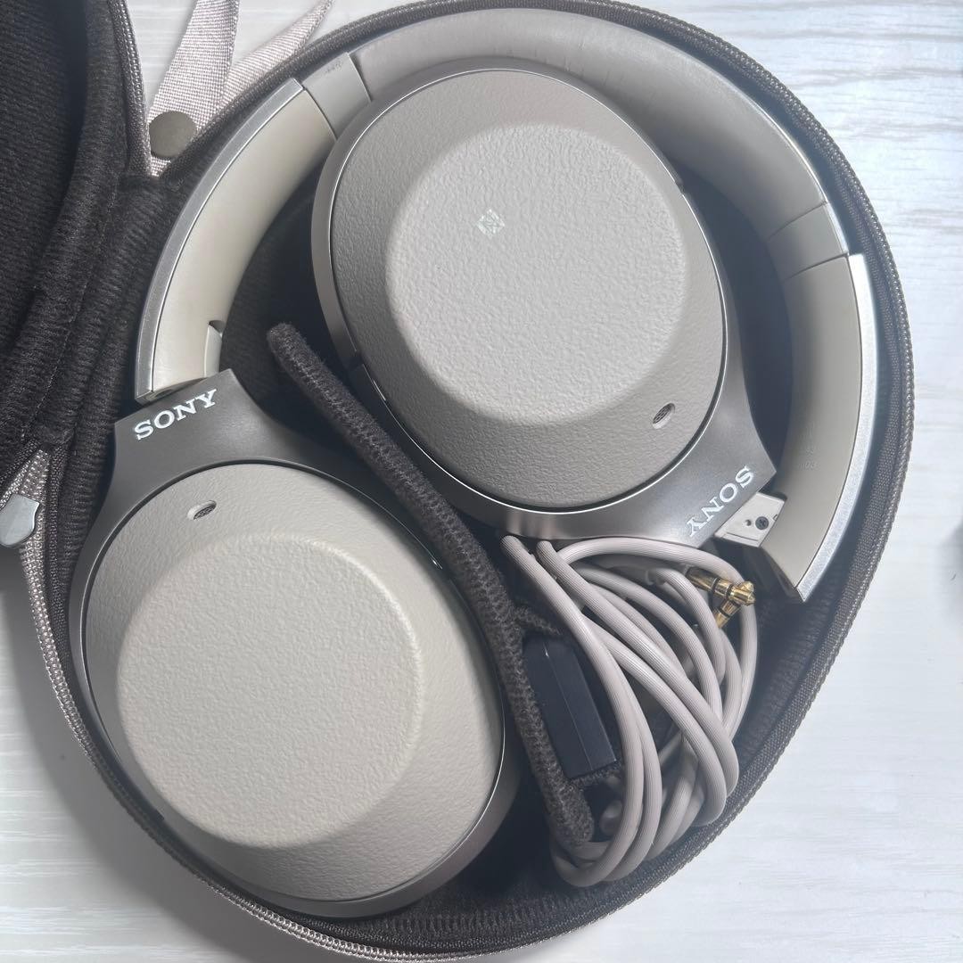 Sony WH-1000XM2 Wireless Noise Cancelling Over the Ear Headphones W/Box