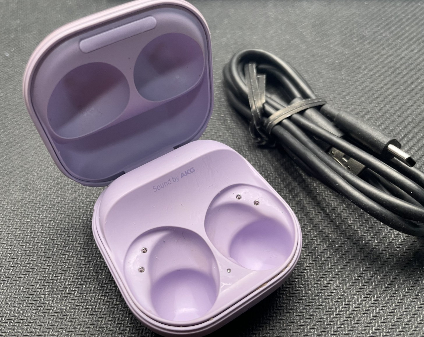 Original Samsung Galaxy Buds2 PRO Wireless SM-R510 Charging Case W / Cable -USED