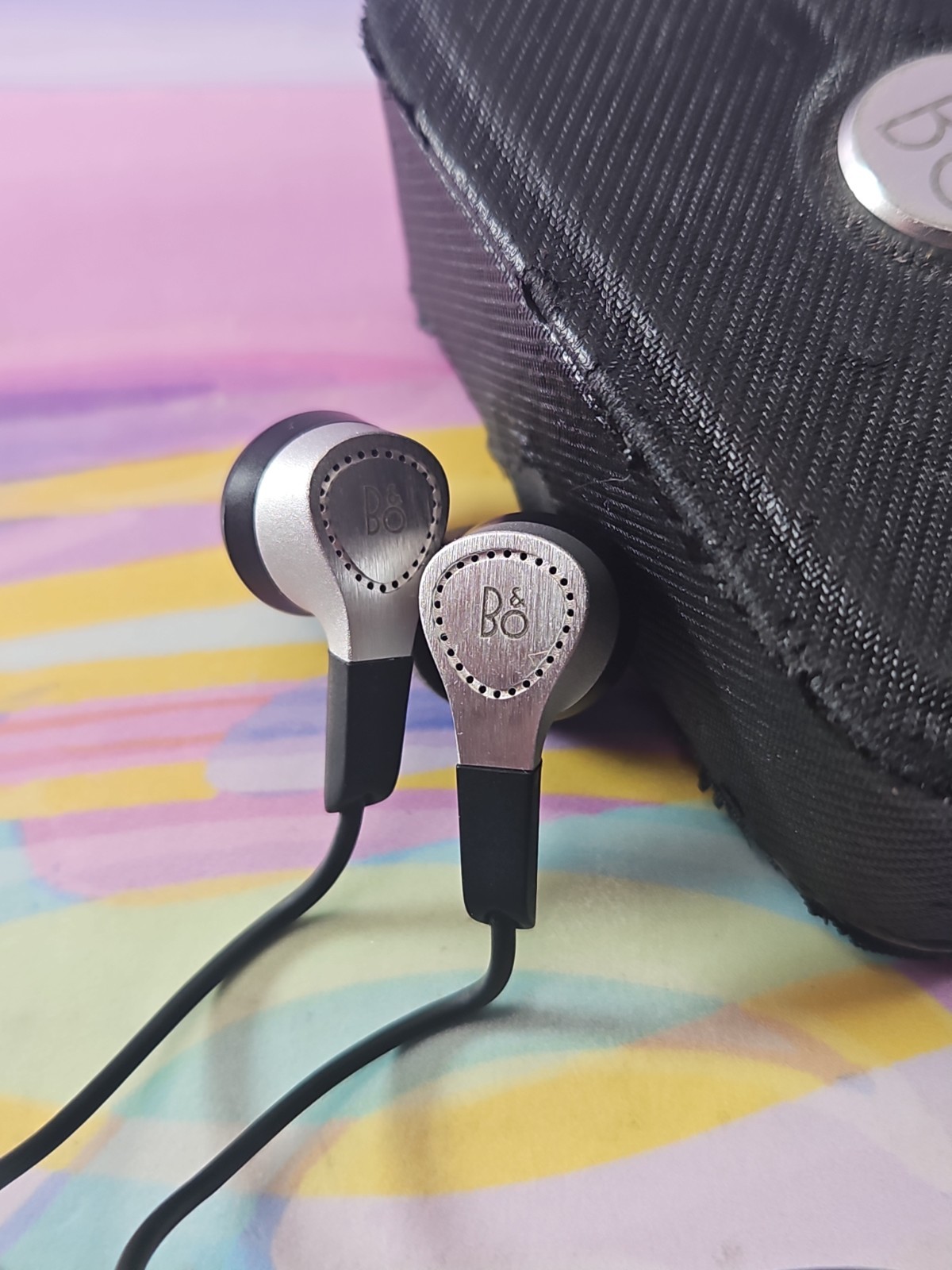 Bang & Olufsen Beoplay H3 Noise Cancelling Earbuds/Wired Headphones, Black wCase