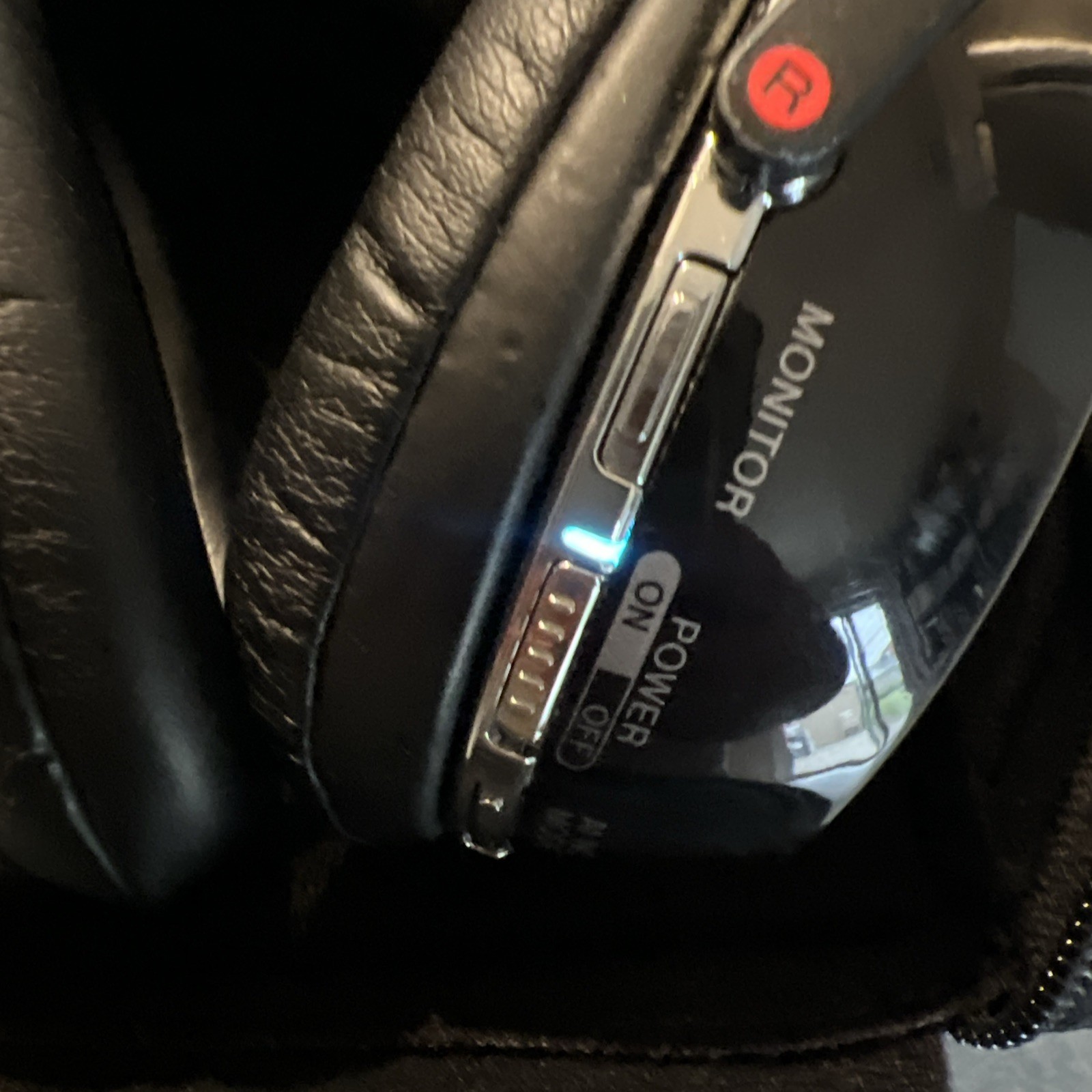 Sony MDR-NC500D Digital Noise Canceling Headphone, Black, with case