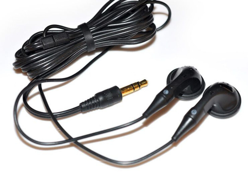 Japan Subwoofer Fever HiFi Earphone In-ear Wire-controlled Mobile Phone Laptop