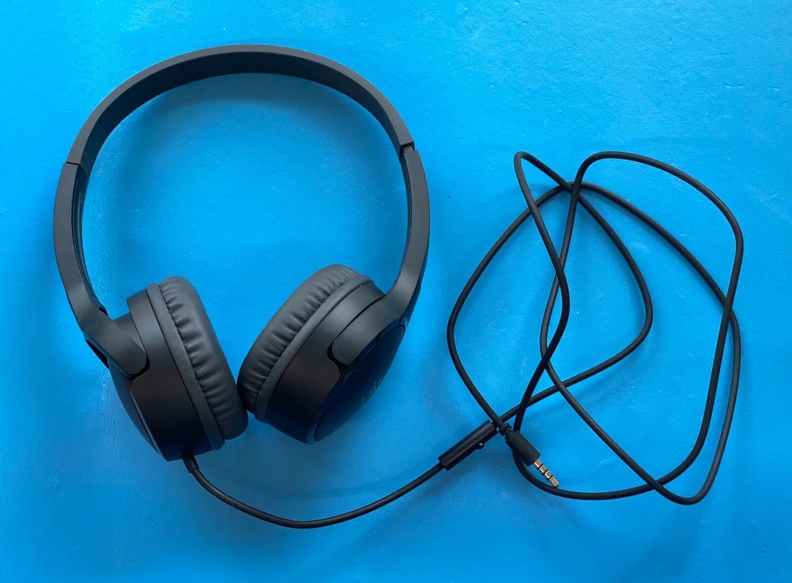Belkin SoundForm Mini Wired Headphones with Microphone & Fun Stickers (A178)
