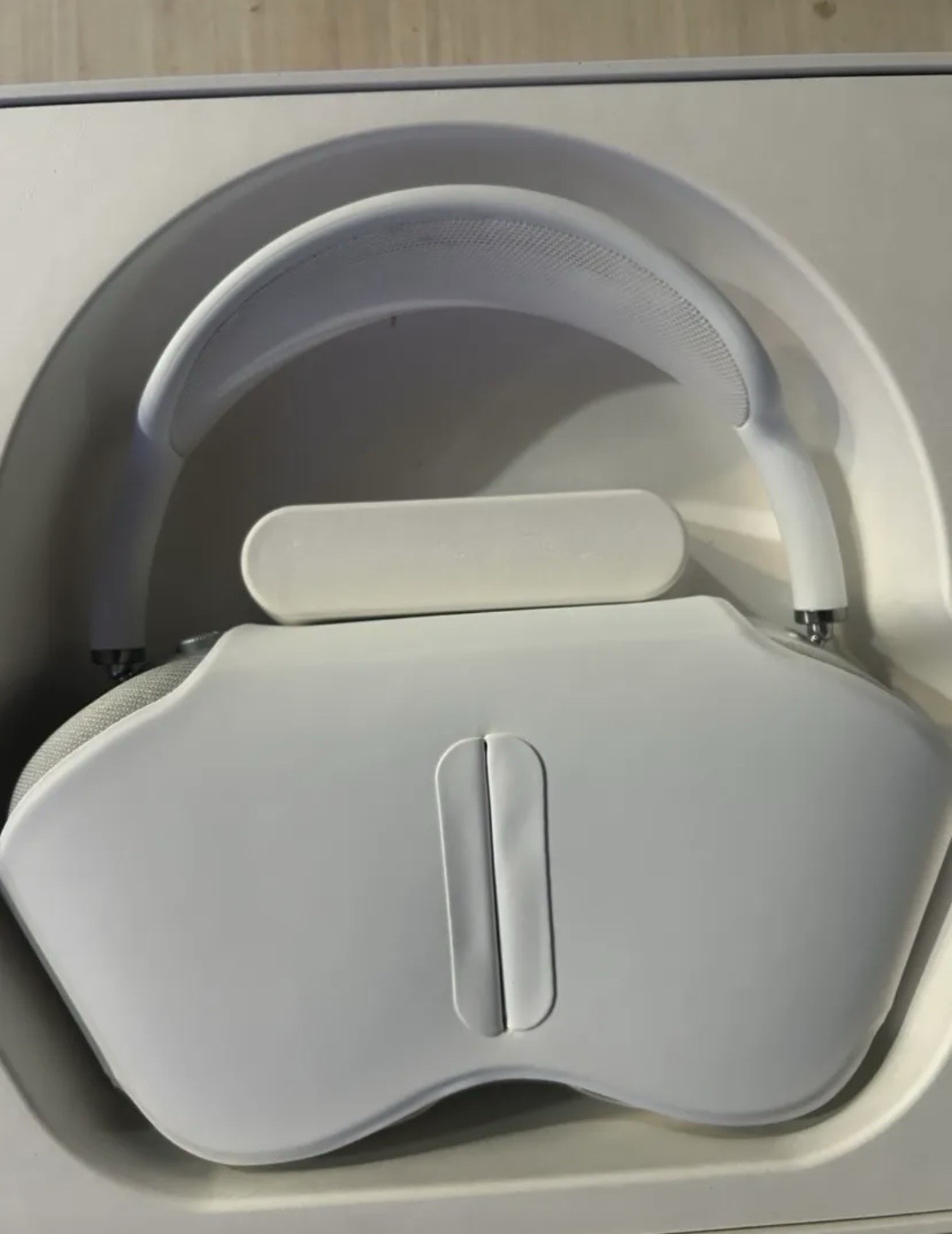 Apple AirPods Max Wireless Over-Ear Headphones White Silver with Smart Case