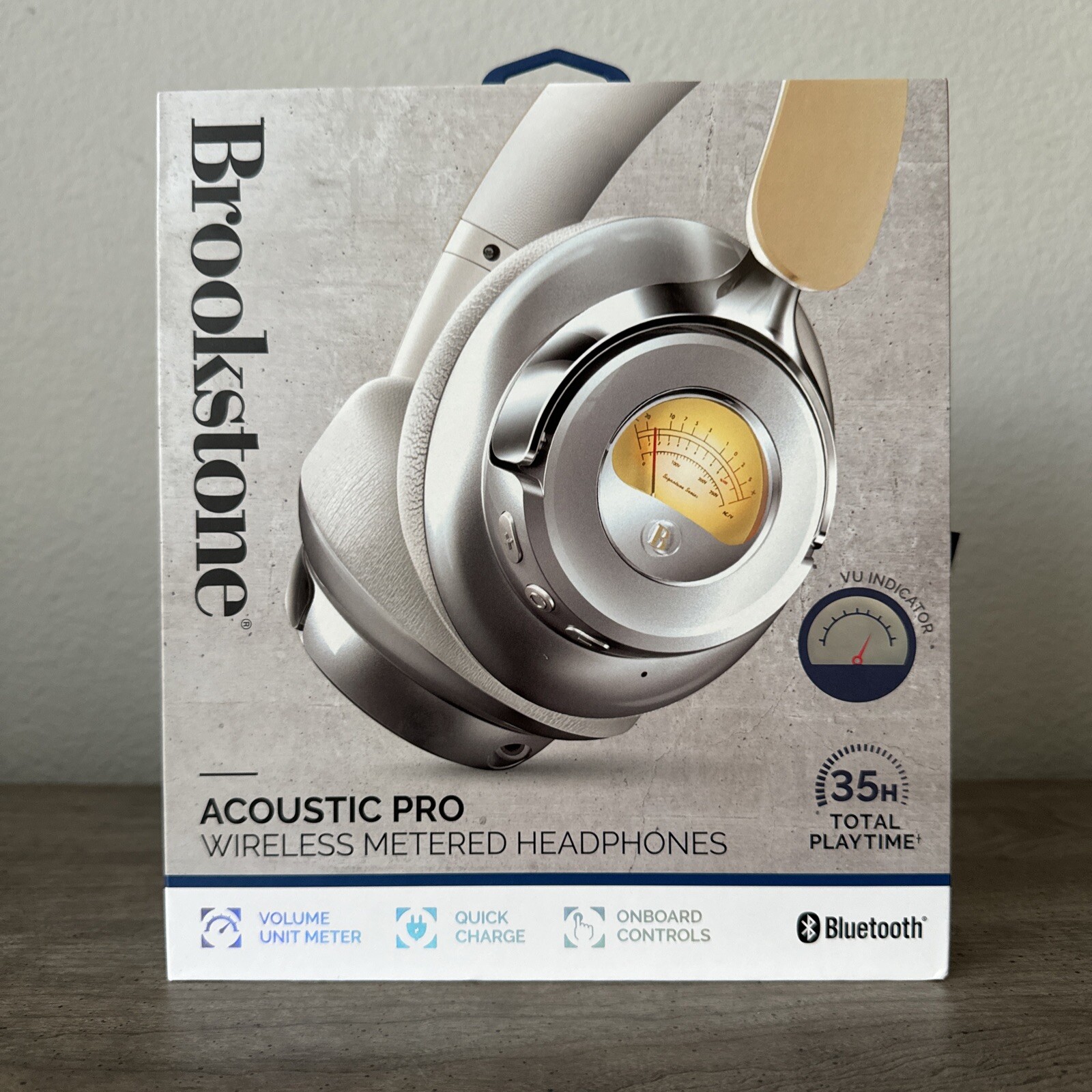 BROOKSTONE ACOUSTIC PRO WIRELESS METERED HEADPHONES 35 HOURS PLAYTIME.