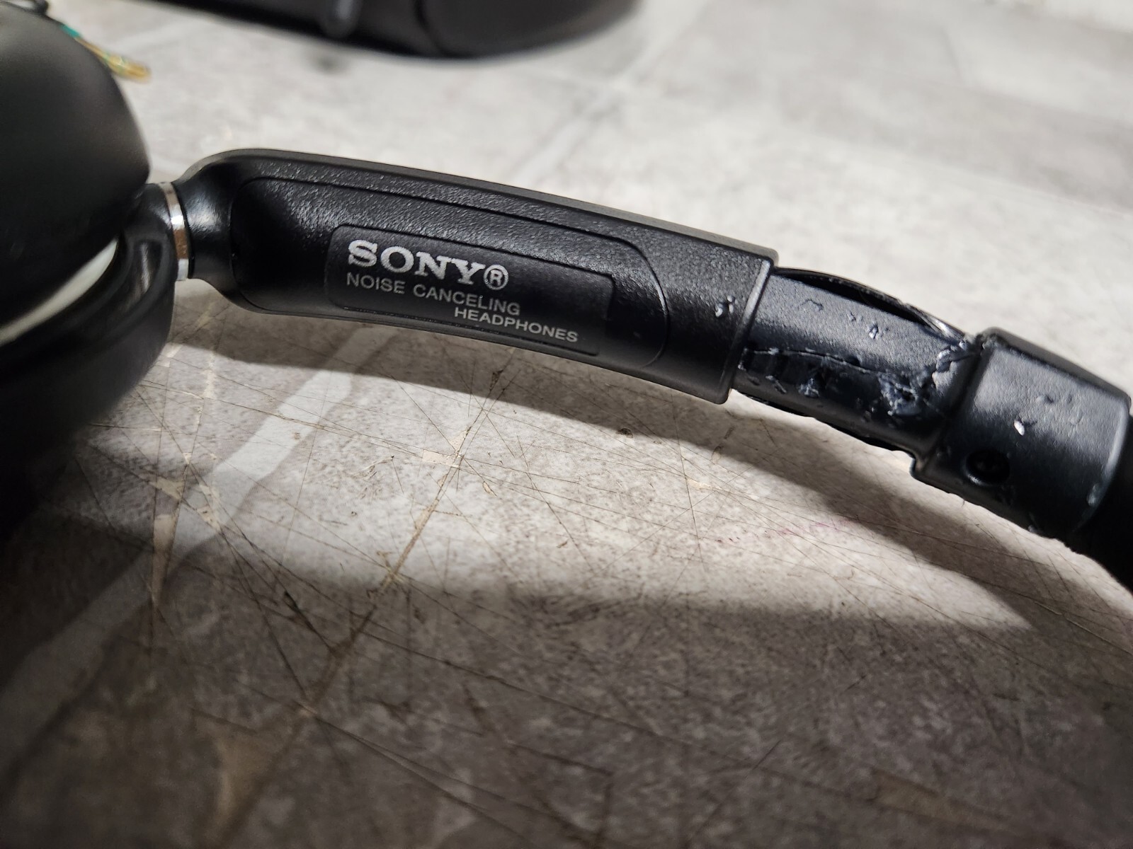 Sony MDR-NC500D Headphones PARTS/REPAIRS (SEE PICTURES)