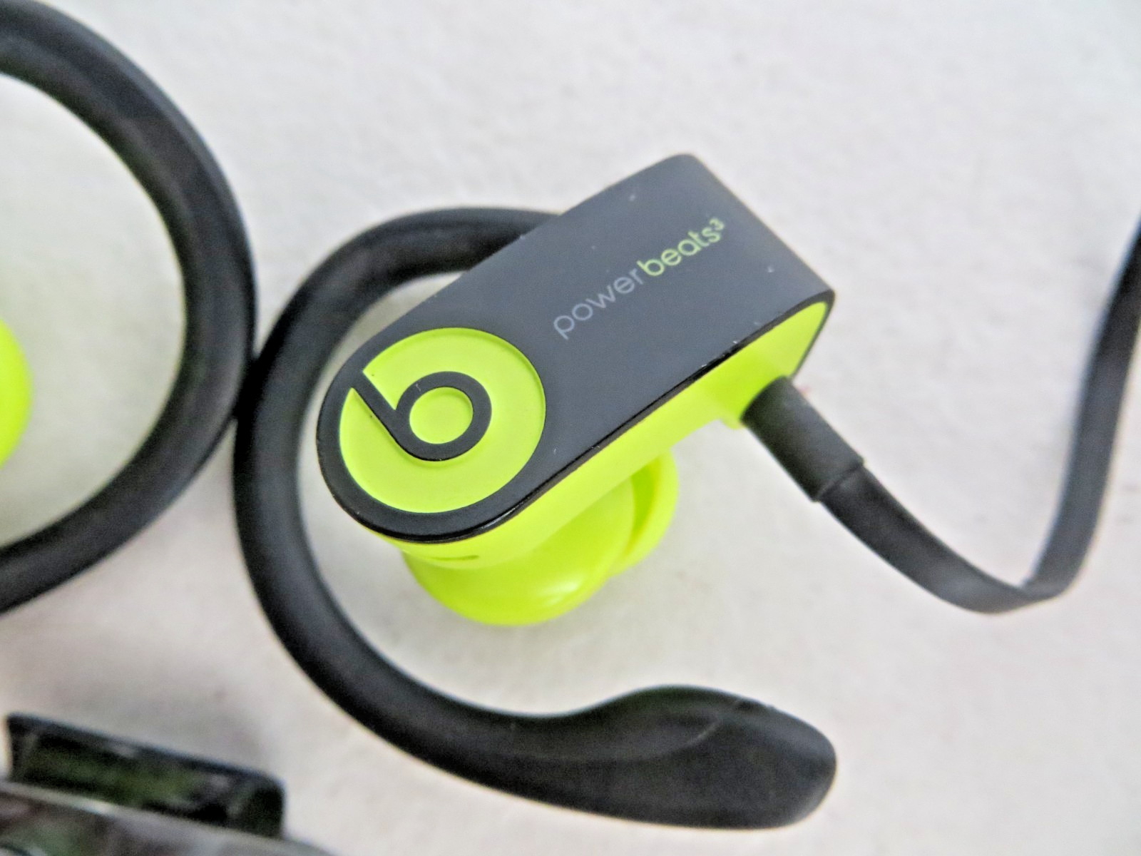 Beats Powerbeats3 Wireless In-Ear Bluetooth Headphones Black/Green – Tested