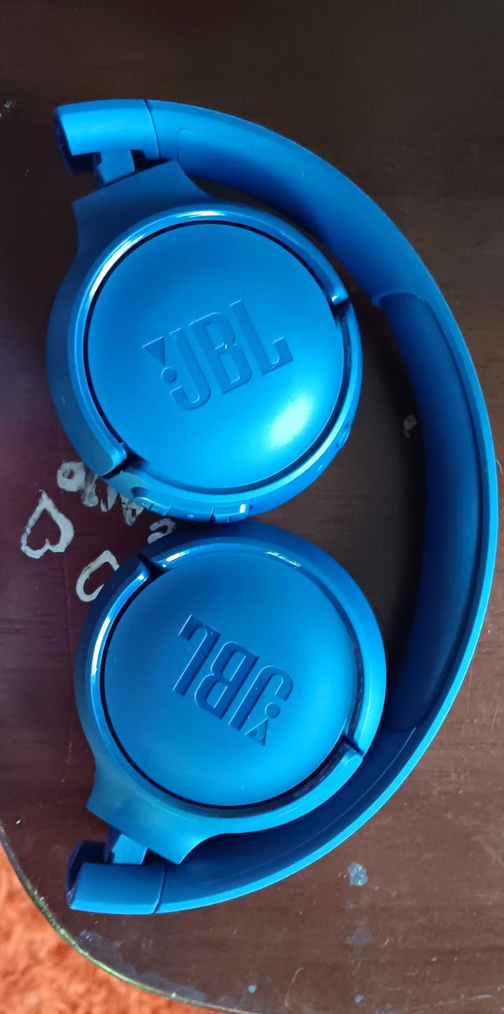 JBL T450BT Wireless On-Ear Headphones in blue