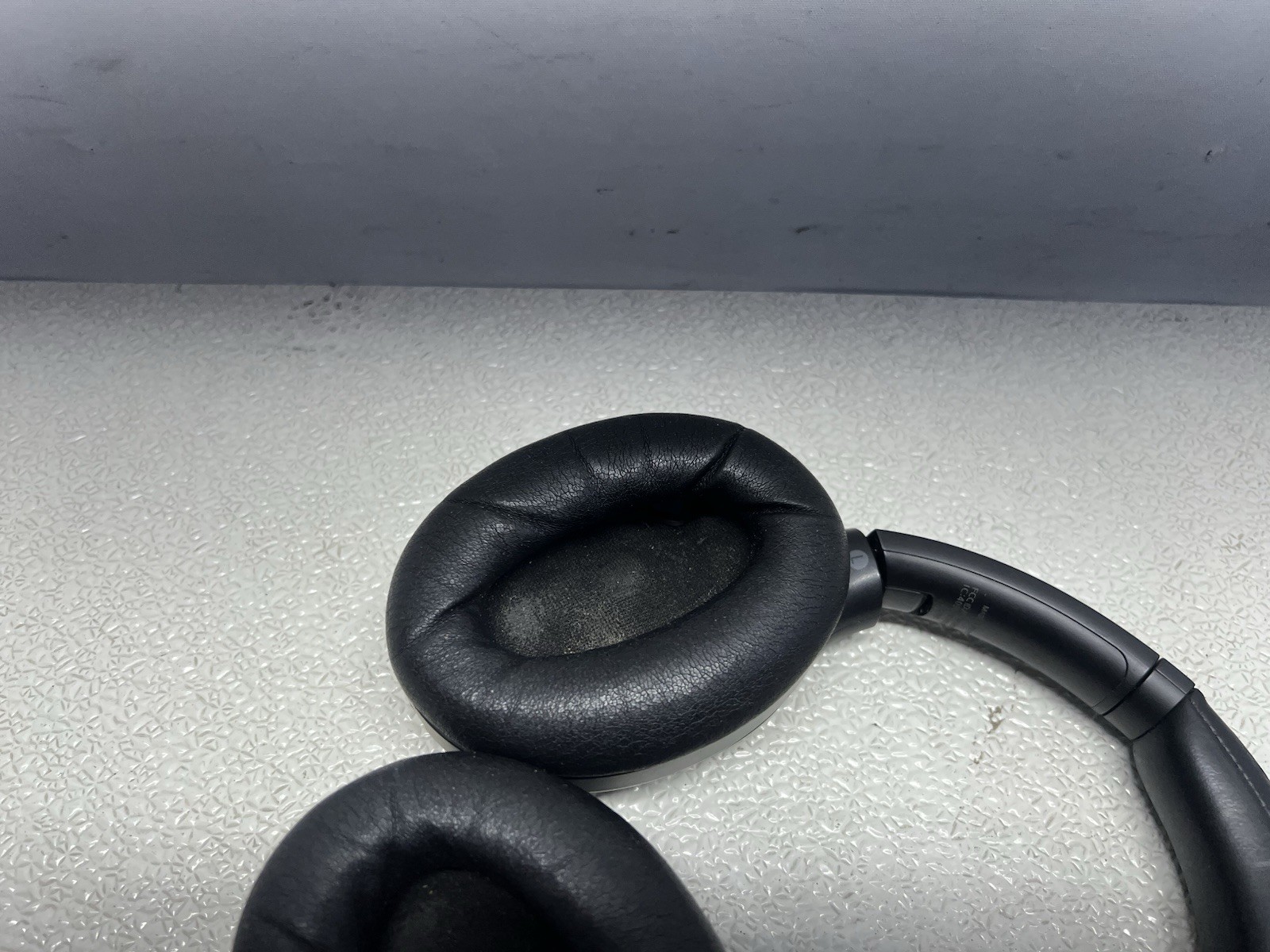 Sony WH-1000XM4/B Wireless Active Noise Canceling Bluetooth Headphones – Black –