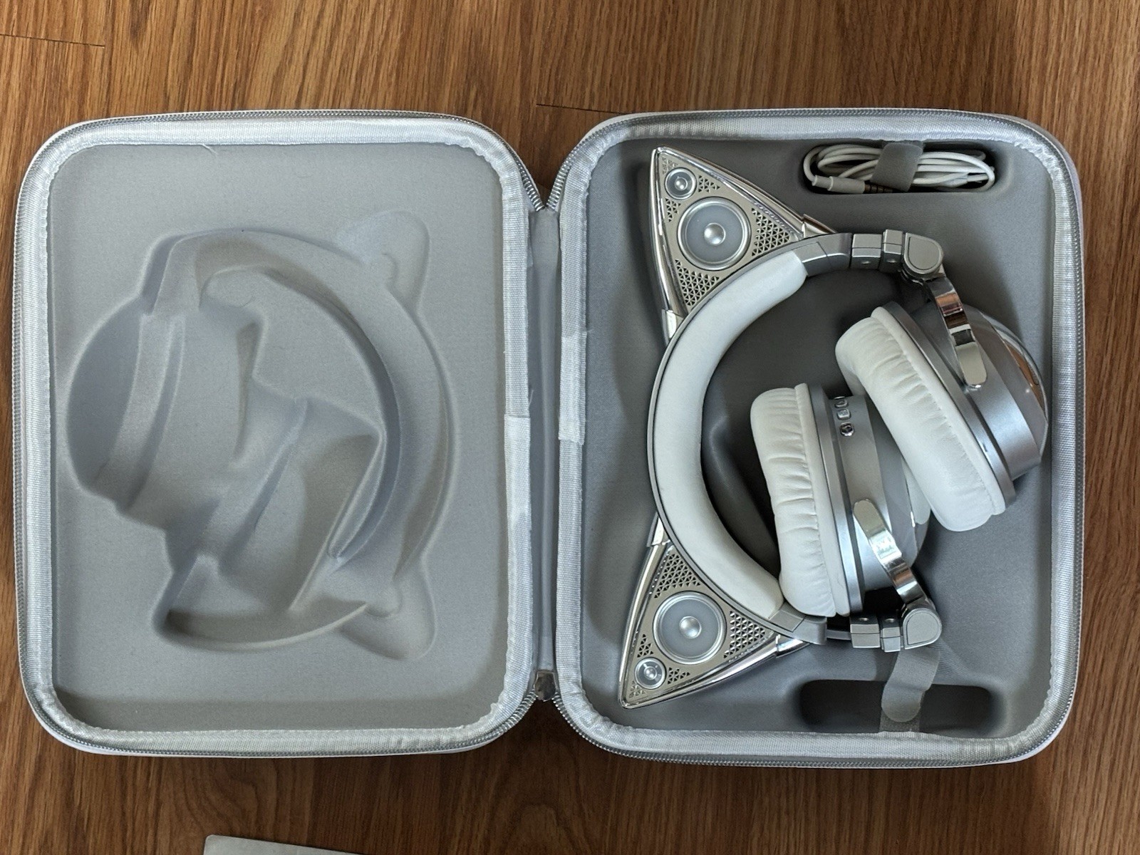 Brookstone 320538 Limited Edition Ariana Grande Wireless Bluetooth Headphones