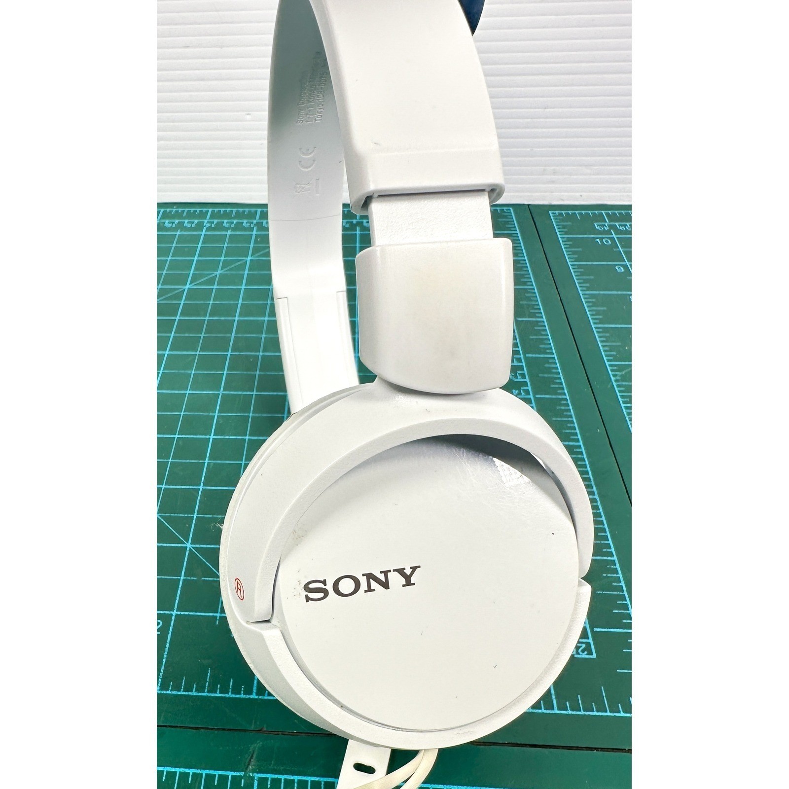 Sony MDR-ZX110 Wired On-Ear Headphones White 3.5mm Swivel Folding TESTED