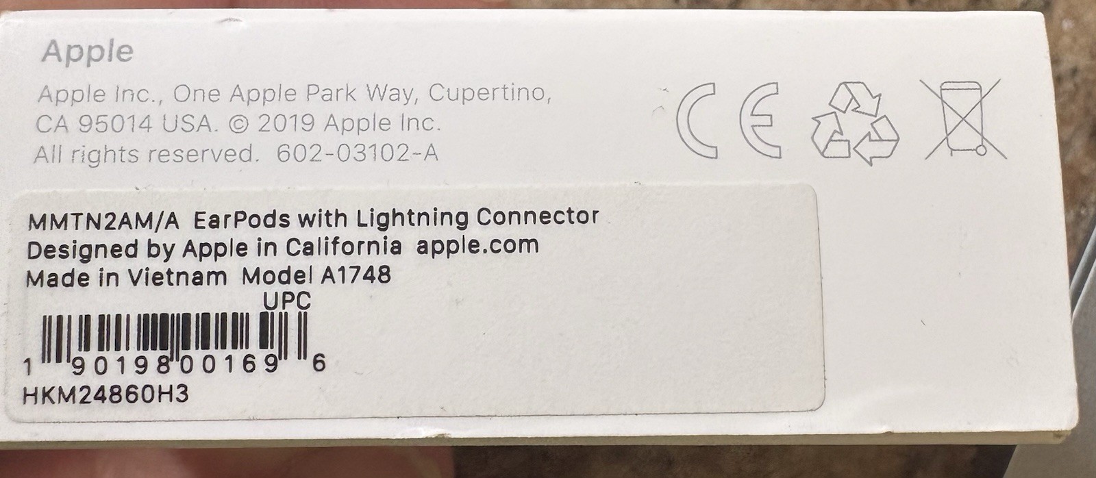 BRAND NEW Apple EarPods A1748 Lightning Connector In-Ear Wired Headphones w/box