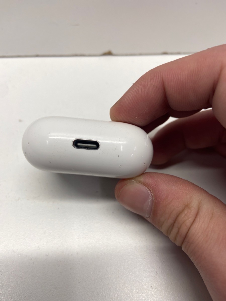 APPLE AIRPODS PRO – A3058 4TH GEN (P04023688)
