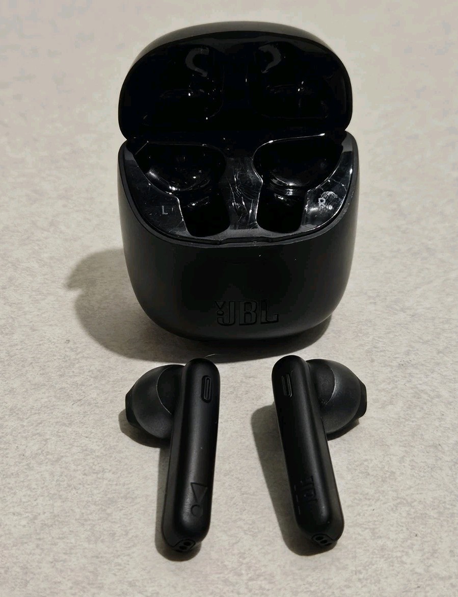JBL Tune 225TWS True Wireless Earbuds – Black – TESTED WORKING