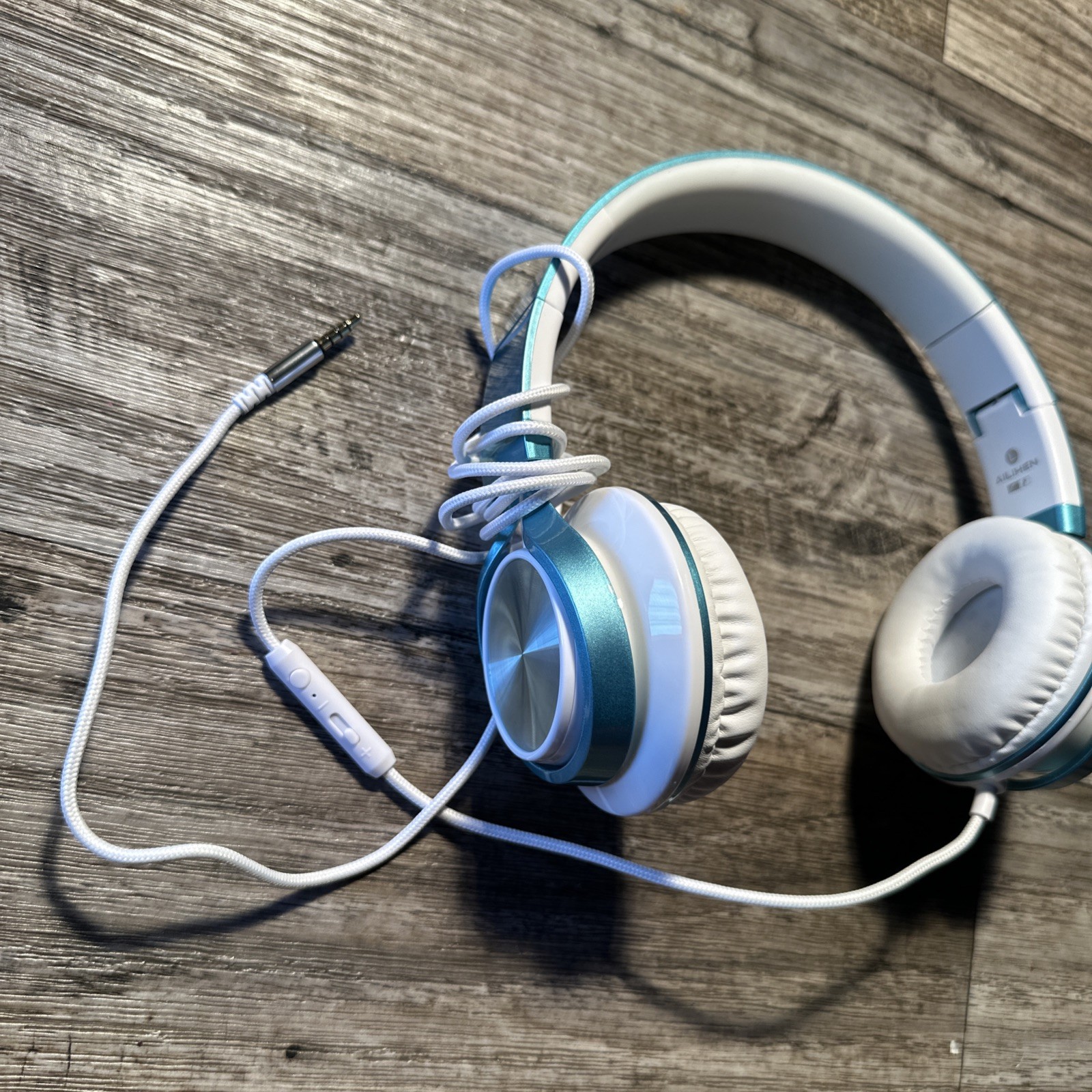 AILIHEN C8 Headphones Wired, On-Ear Headphones with Microphone and Volume Con…
