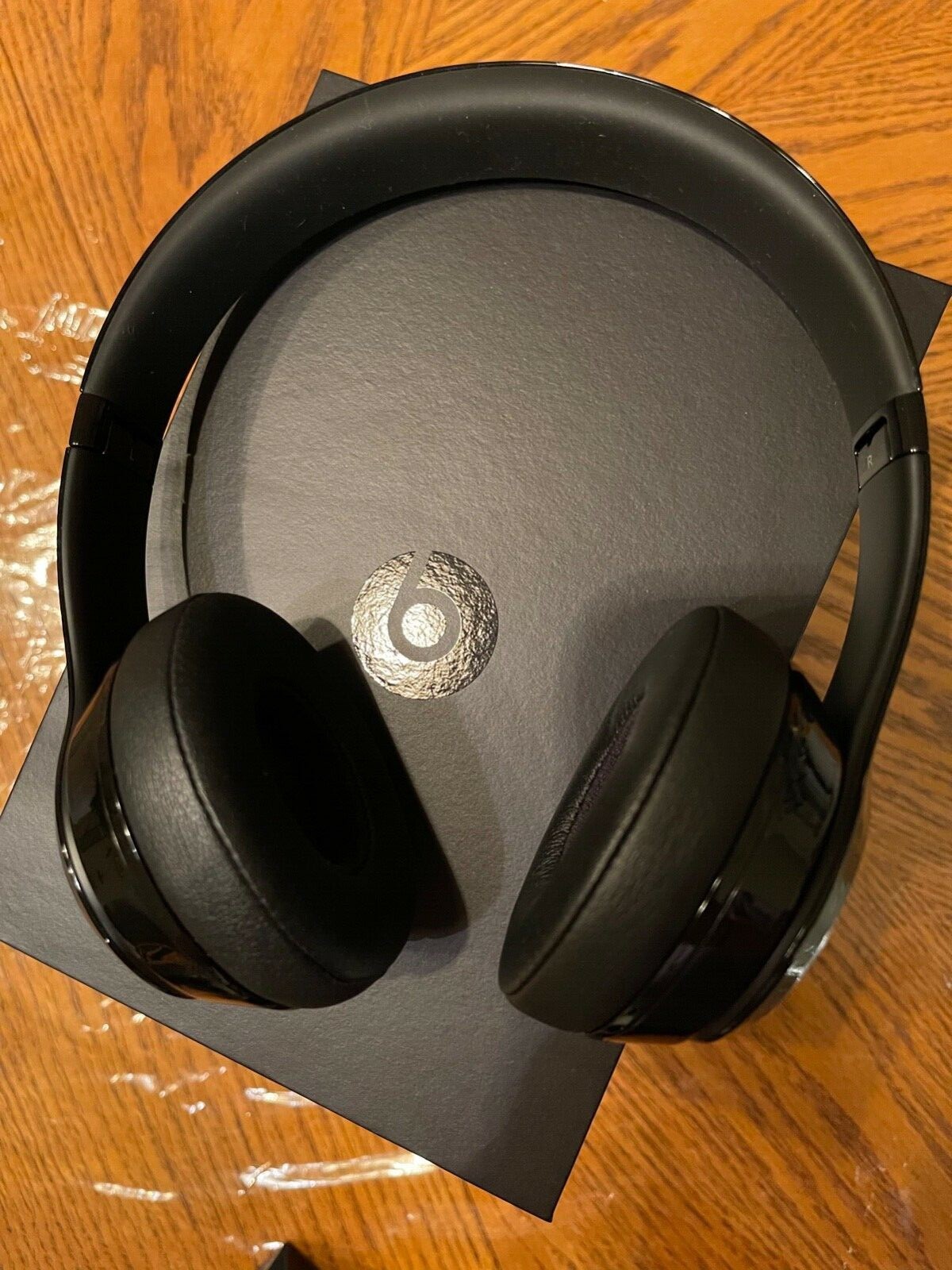 Gloss Black Beats Solo 3 wireless headphones 