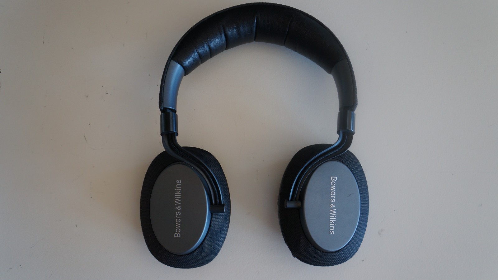 Bowers & Wilkins Headphones PX – Good working.