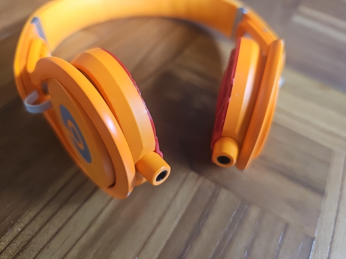 Beats by Dr. Dre Mixr Headphones Orange – Tested Working. Need Earpad & Wire