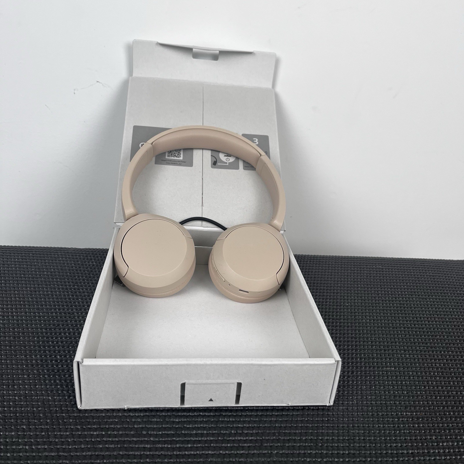 Sony WH-CH520 Over Ear Wireless Bluetooth Headphones WHCH520 – BEIGE