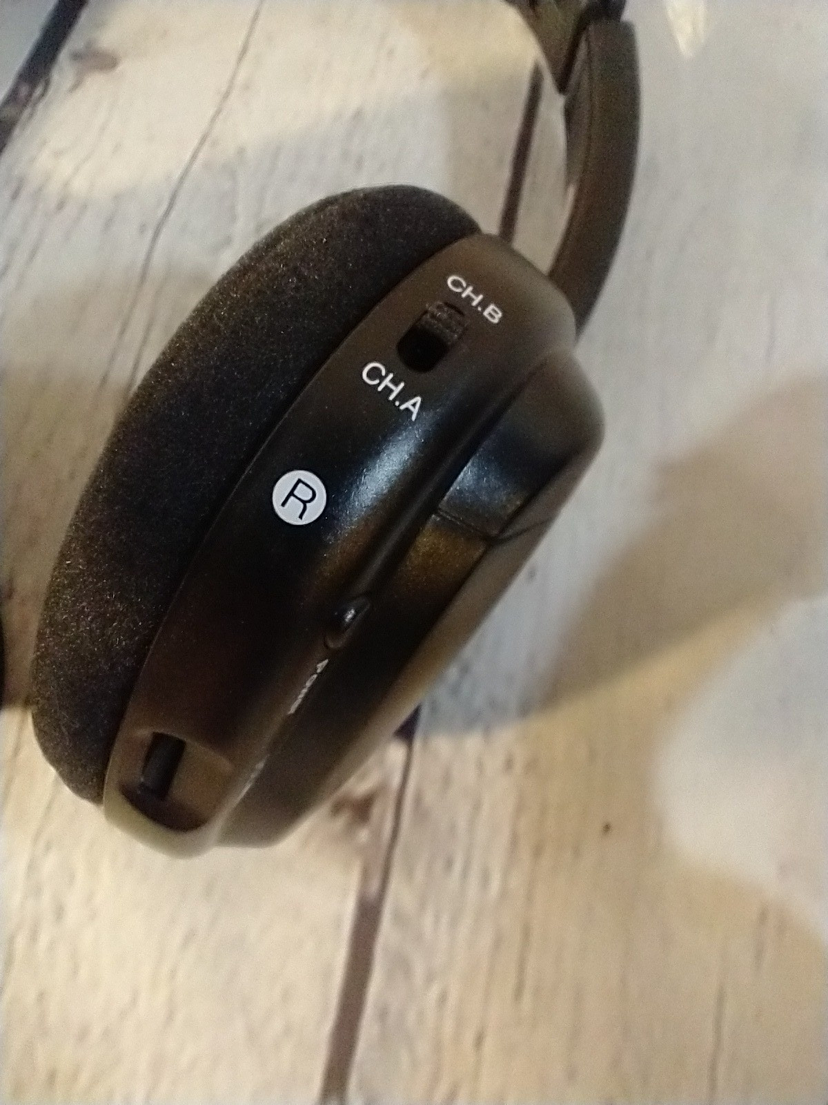 BRAND NEW wireless headphones FORD OEM 7L1T-19C013-AB w/remote