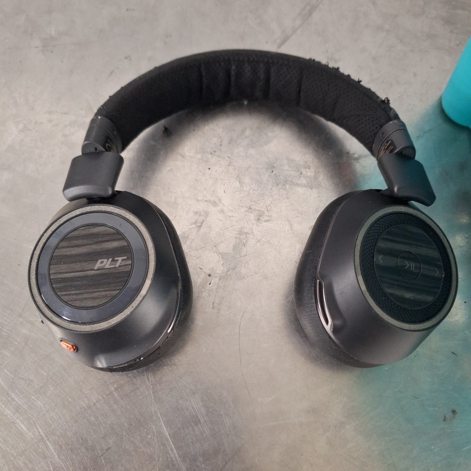 Plantronics B8200 Voyager Wireless Bluetooth Noise Canceling Headphones – Black