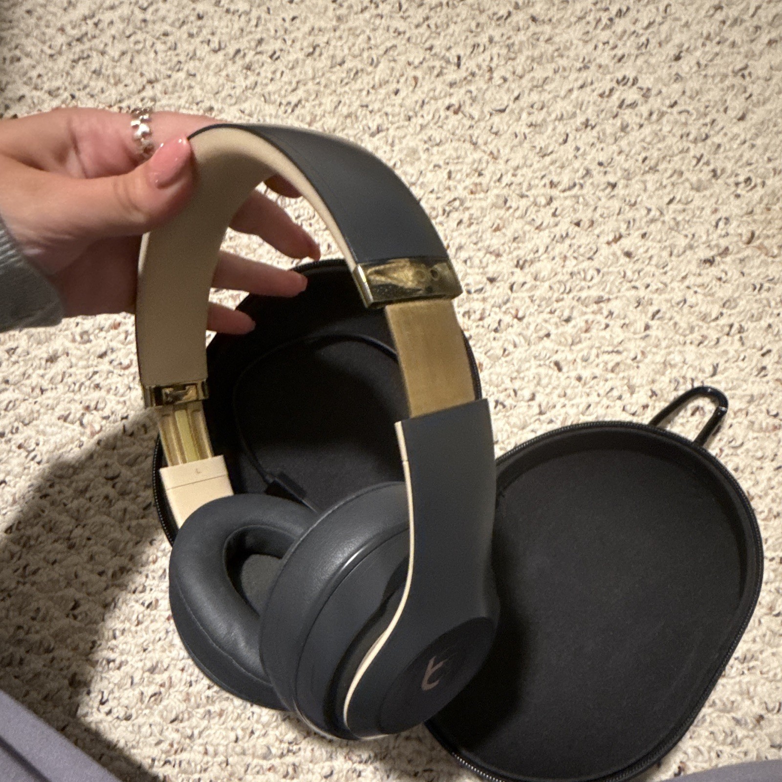 Beats Studio3 Wireless ANC Over-Ear Headphones Black/ Gold w/ Case and charger