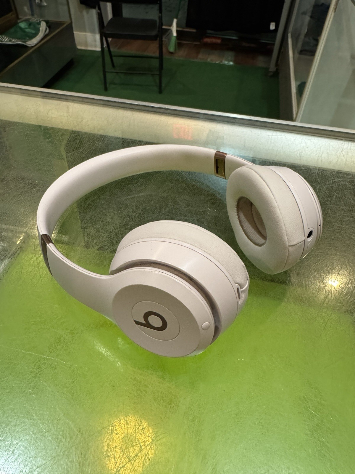 Beats Solo 4 by Dr. Dre White Over-Ear Headphones WHITE – Tested Works