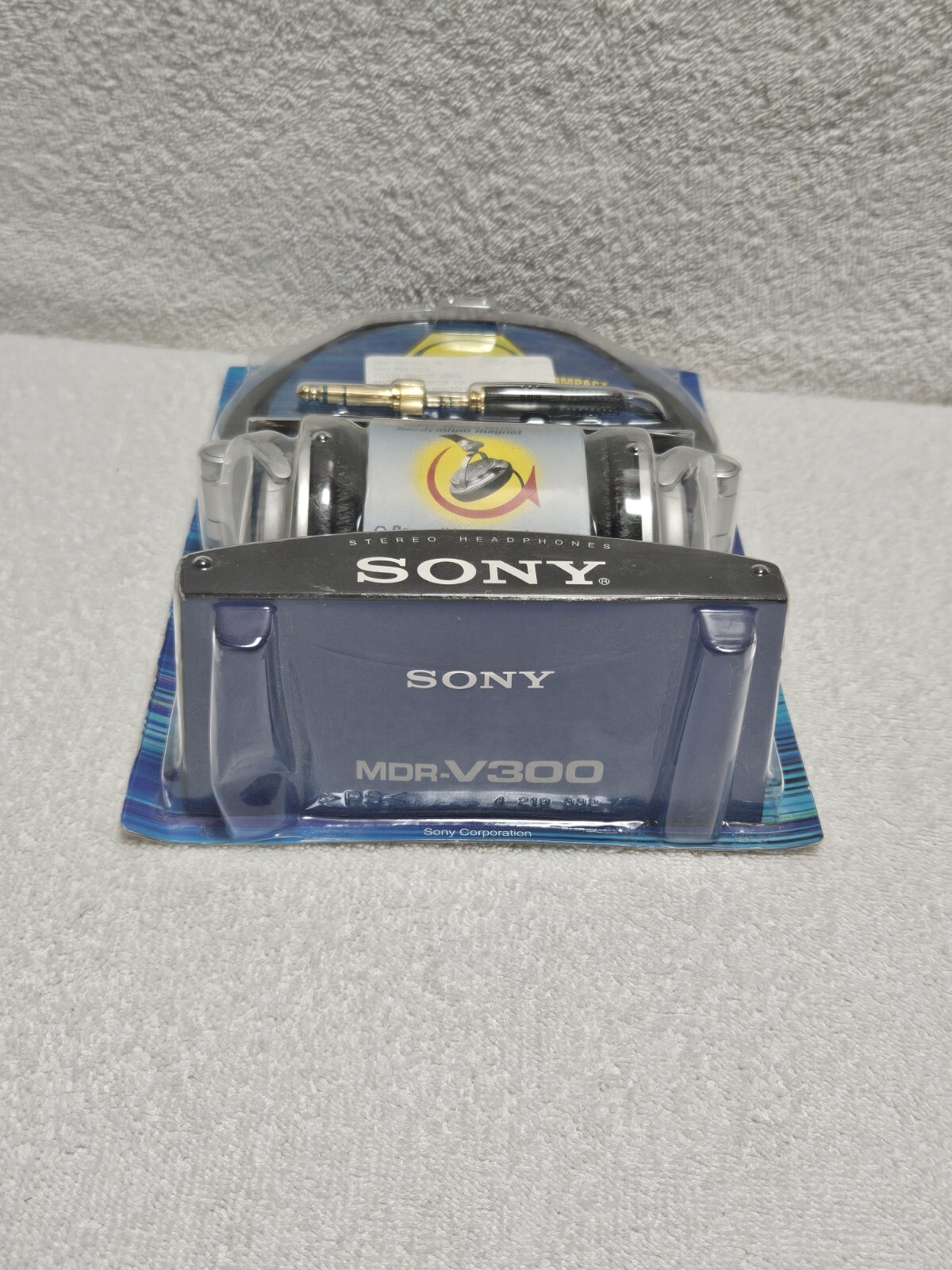 * NEW SEALED * Sony 3-241-879-11 MDR-V300 Ear-Cup DJ Headphones (MDR-V300)