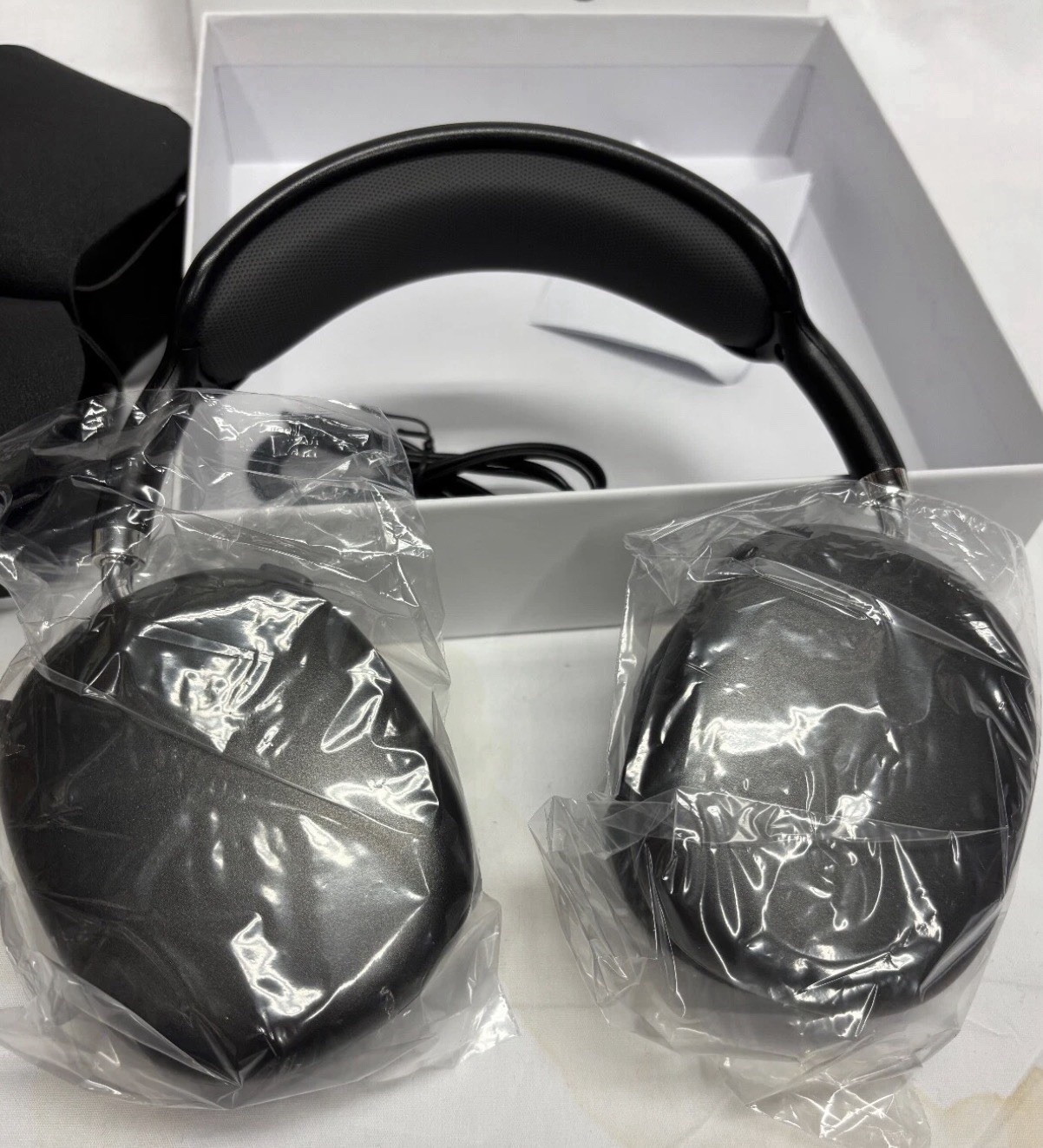 Unbranded ROHS Headphones Ear Cups With Case -Brand New!