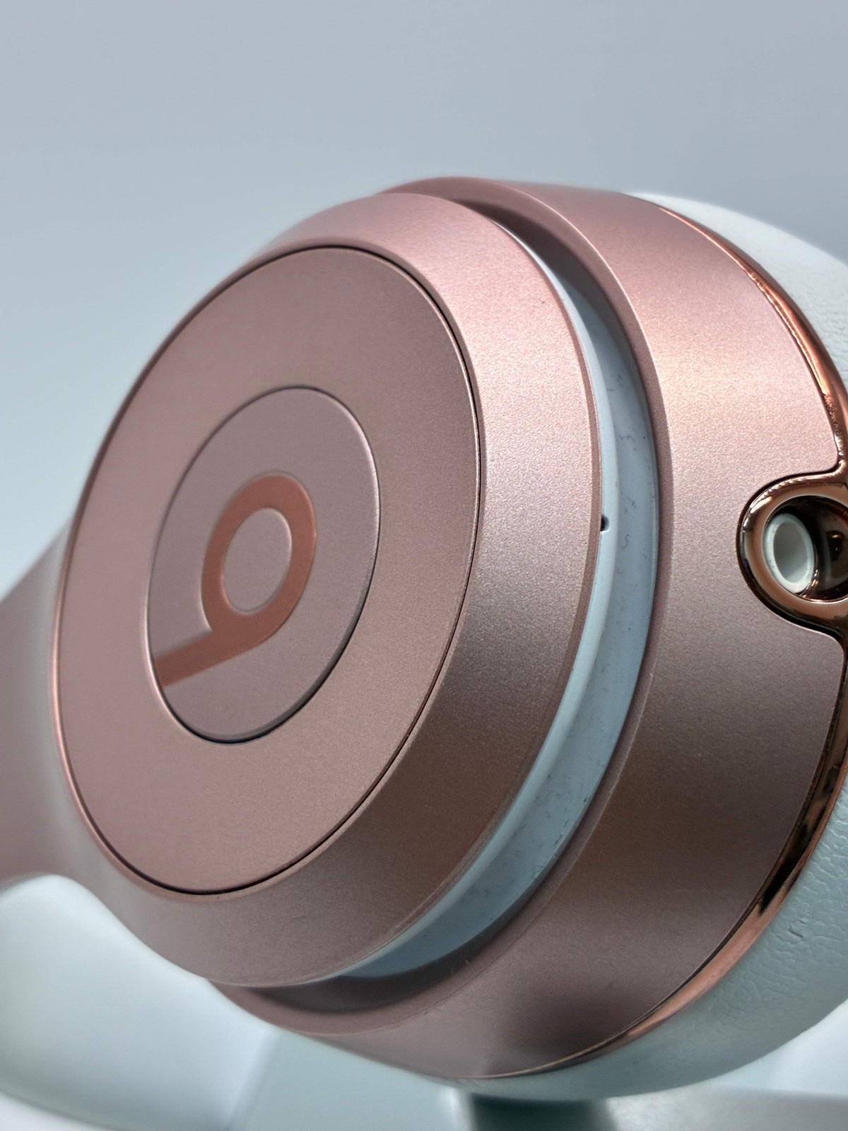 Beats Solo 3 Headphones Pink w/ Carrying Case – Used B