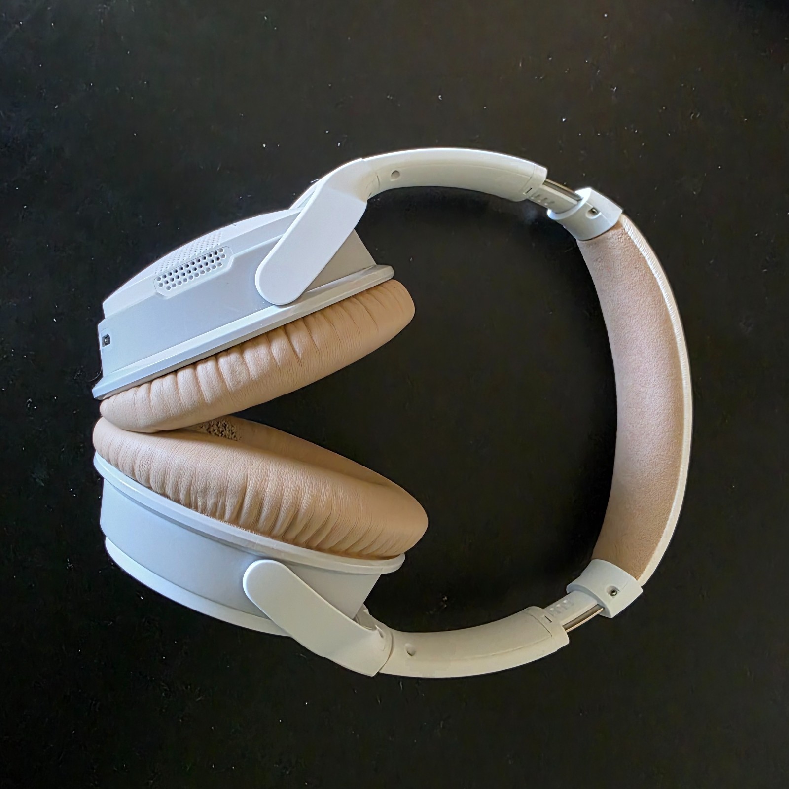 Bose SoundLink Around-Ear Wireless Headphones II – White – very gently used