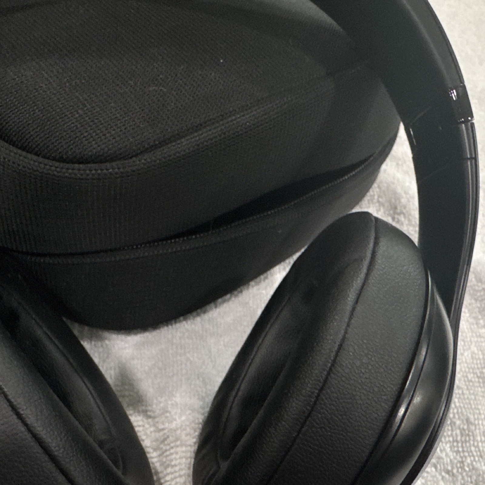 Beats by Dr. Dre Studio3 Wireless Bluetooth Over-Ear Headphones w/ Case Black