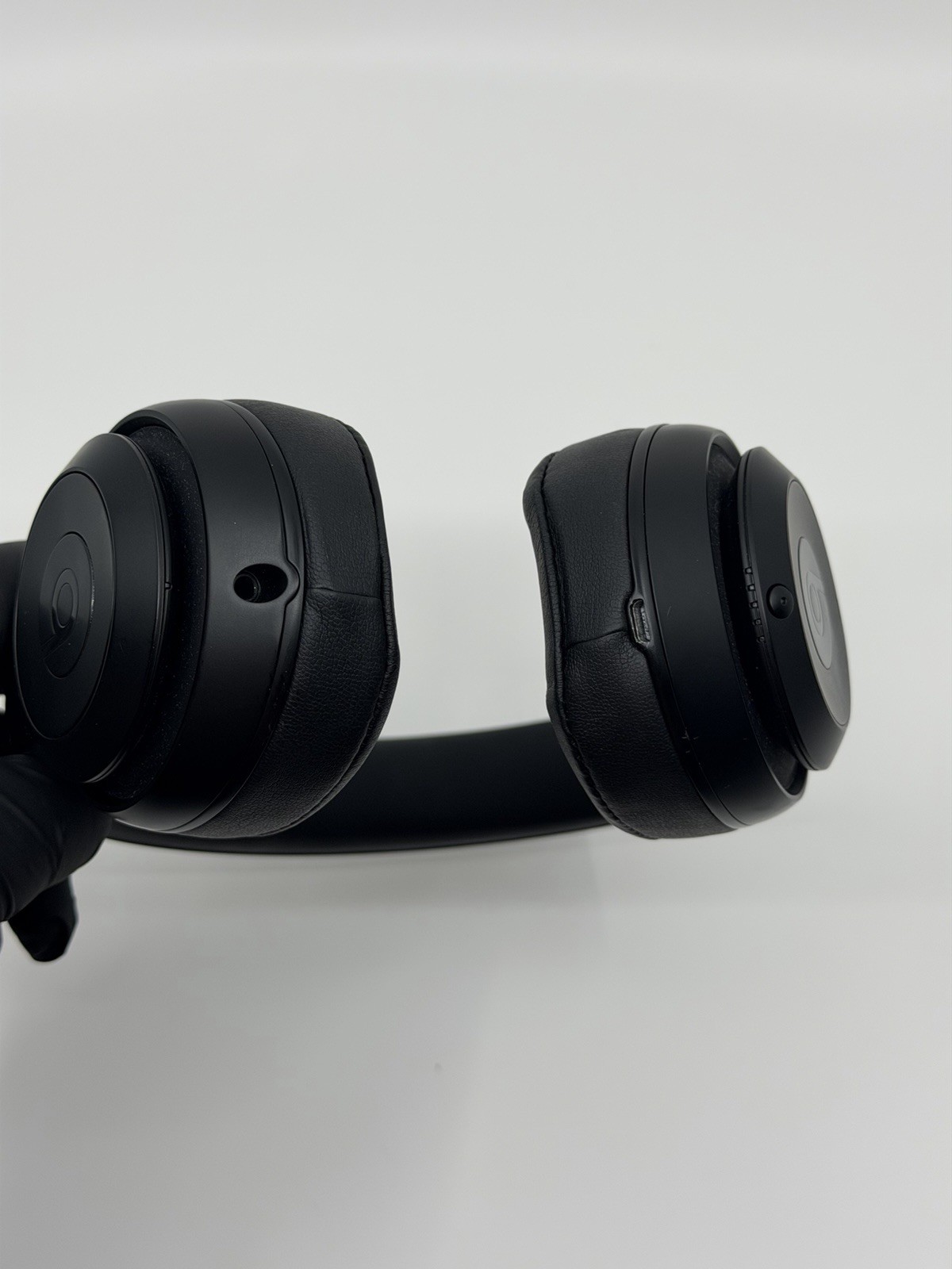 Beats by Dr. Dre Studio3 Over the Ear Wireless Headphones – Black