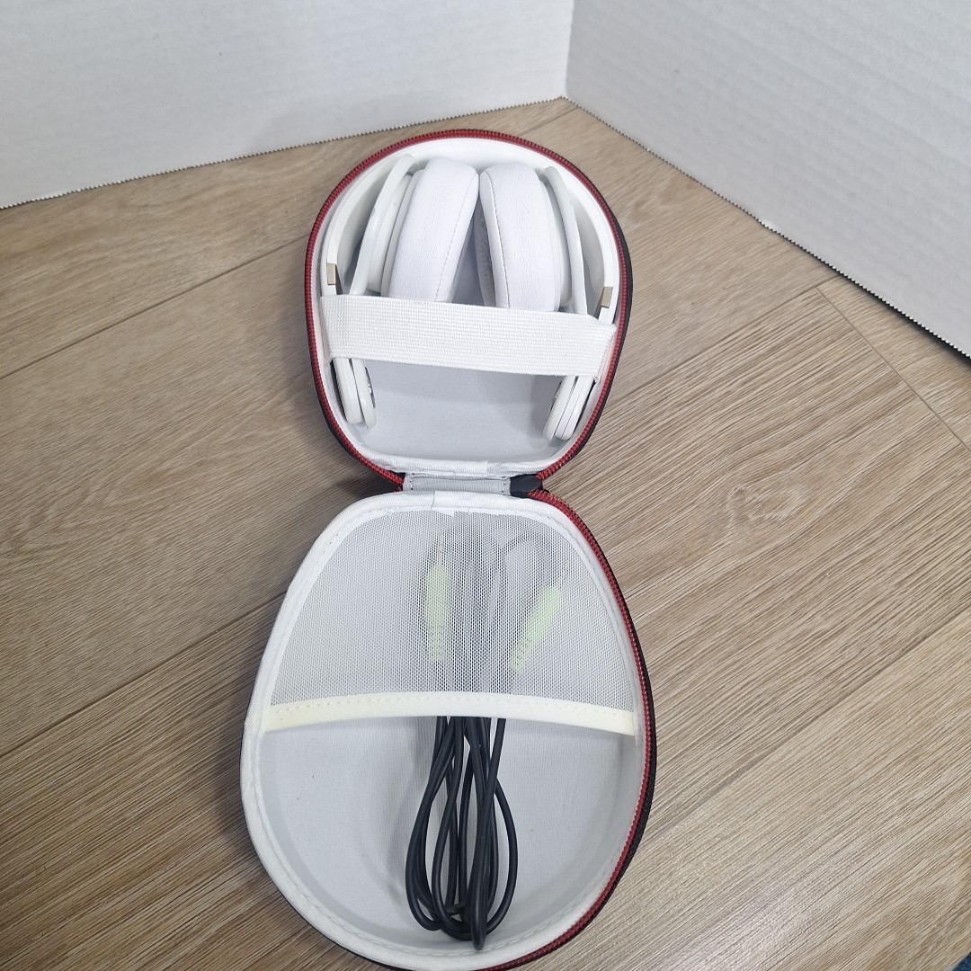 Beats Mixr Mixer Headphones White with audio cable and case
