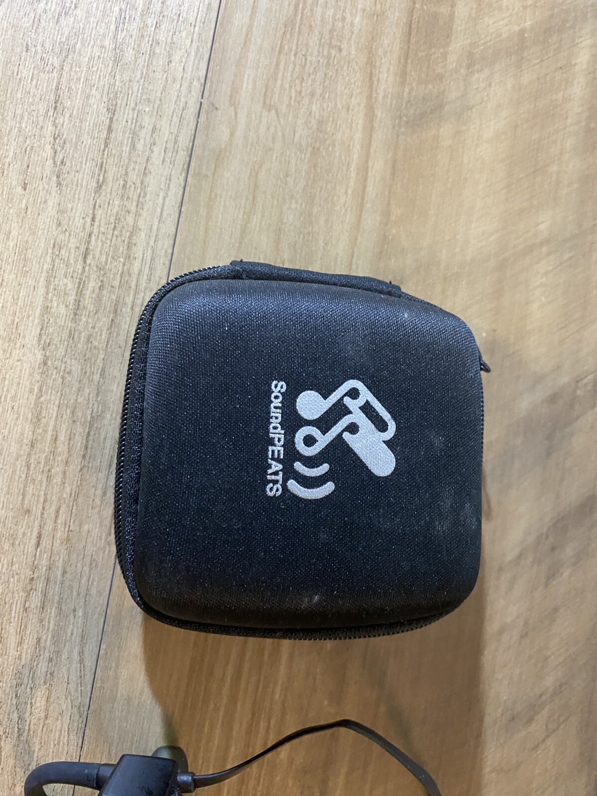 Sound Peats wireless earbuds, with case