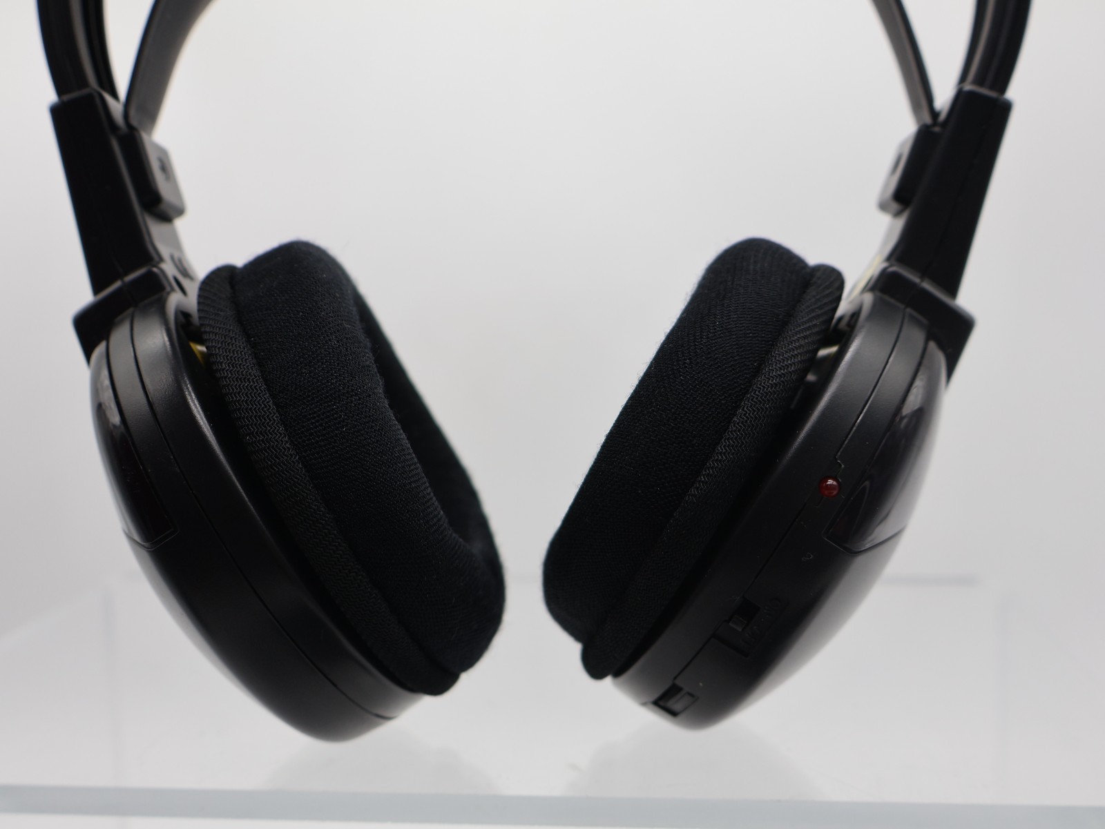 RCA Wireless Headphones Infra Red WHR120RS 25′ Open Box Over Ear