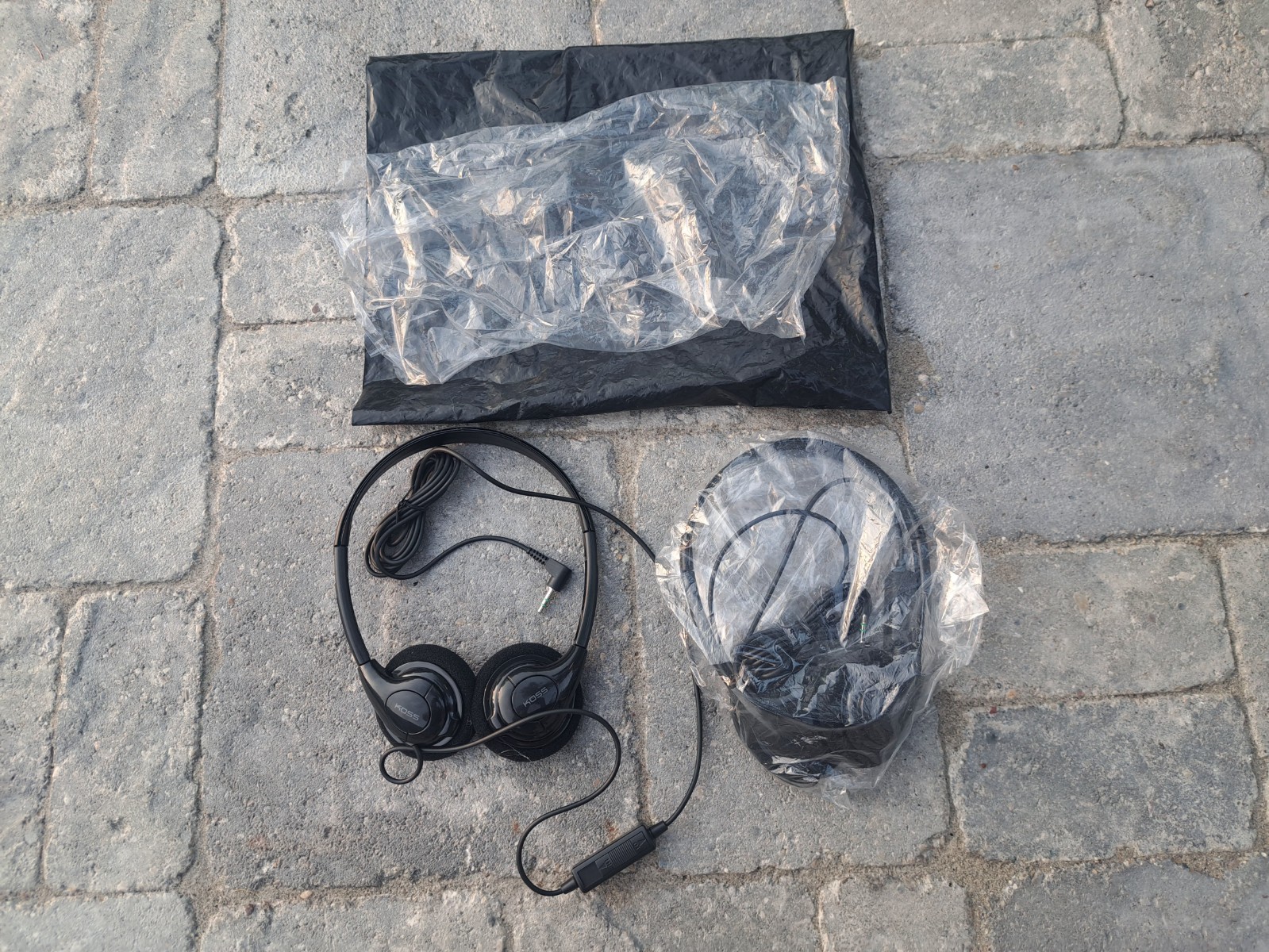 NEW KOSS GENERAL MOTORS BRANDED HP/6 HEADPHONES NIB – LOT OF 2 Piece Set NOS