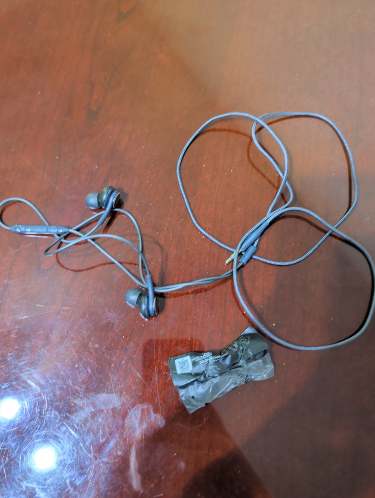 AKG headphones. Came With An Android Phone. I Used Them 2 Times.