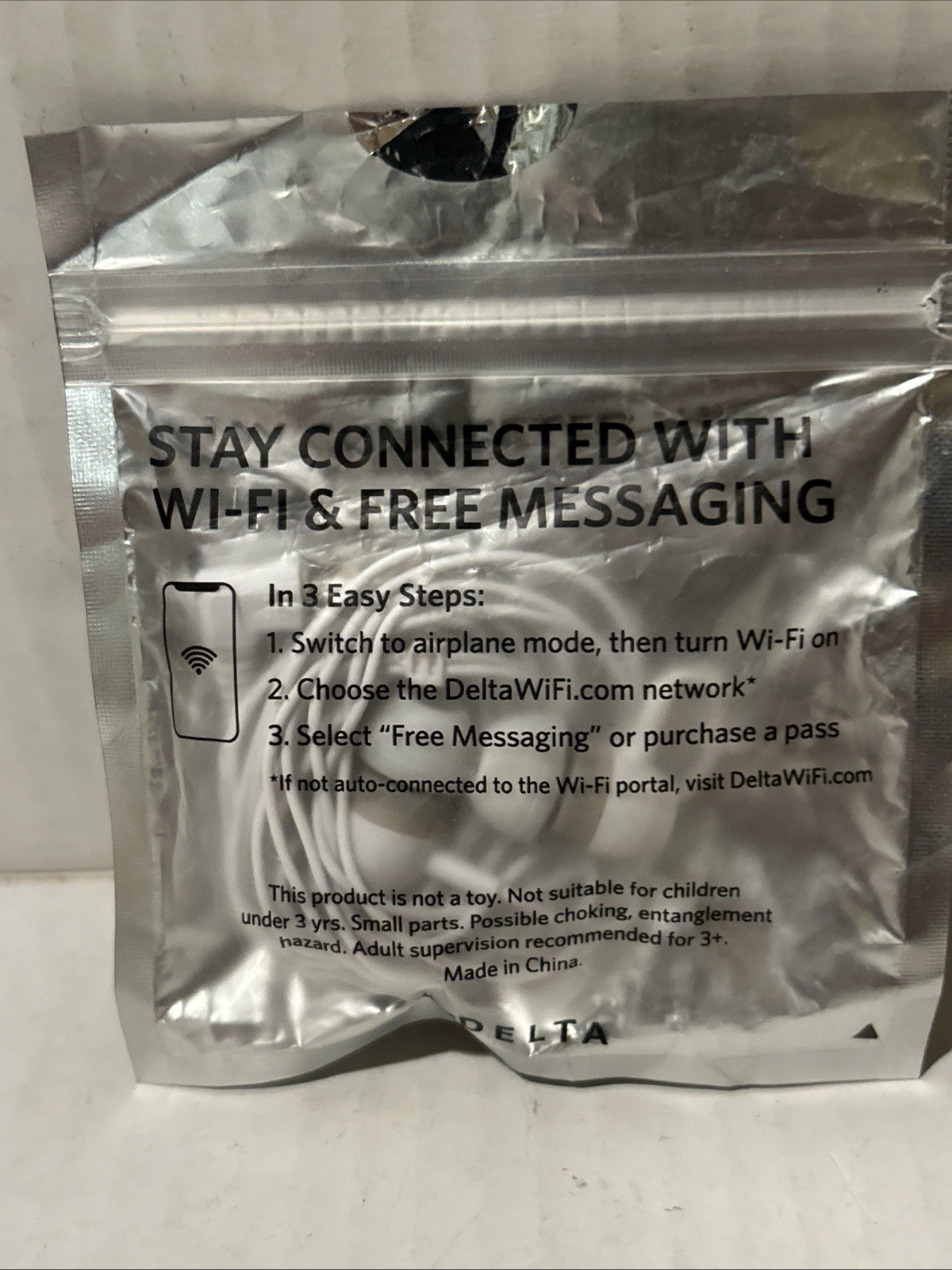DELTA AIRLINES 2.5mm Jack TRS NEW UNOPENED Wired Earbuds Ear Buds Phone Airplane