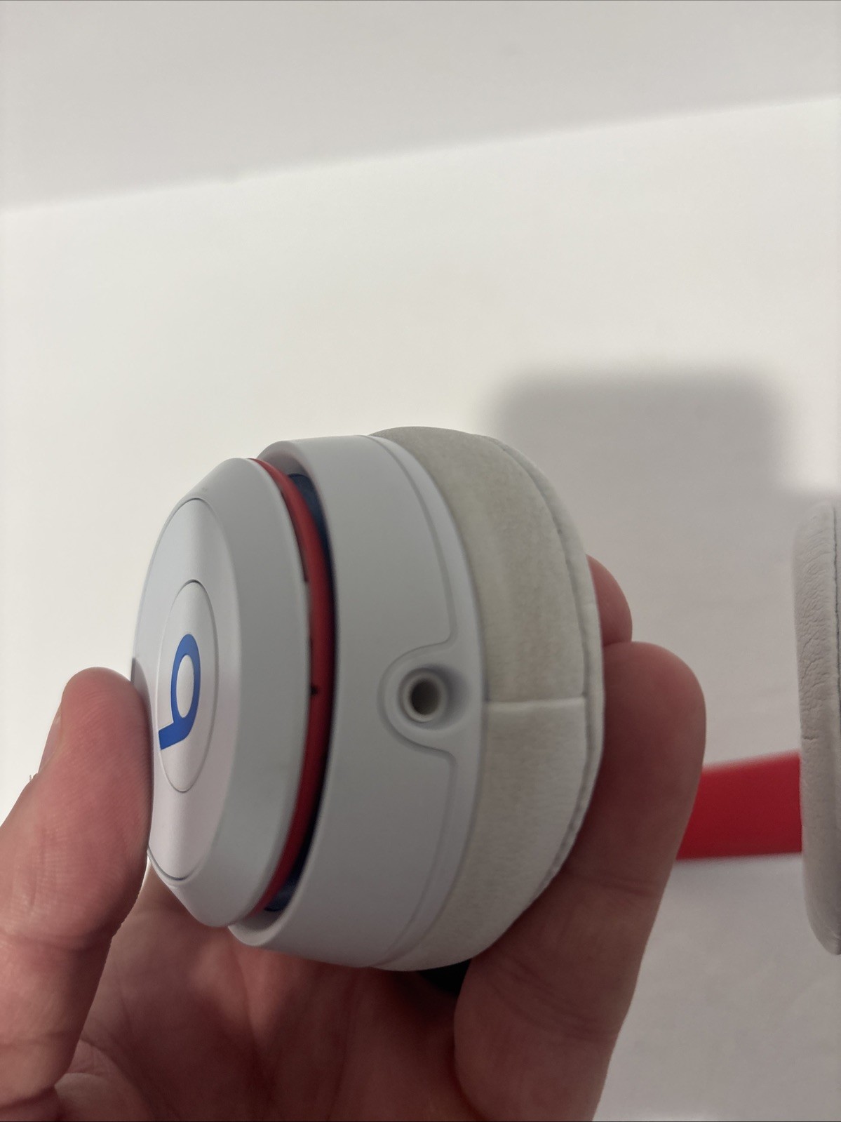 Beats Solo3 Wireless Headphones Club Edition White Red Bluetooth On-Ear