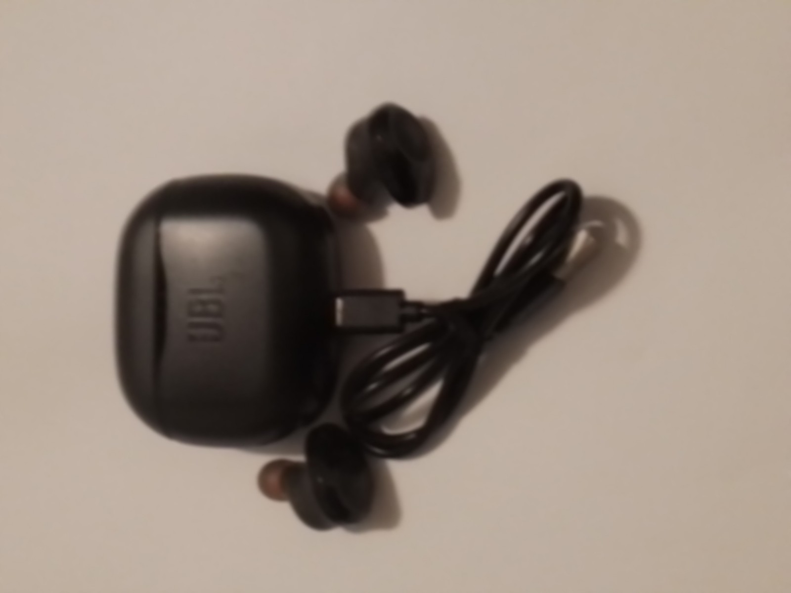 JBL Wireless Bluetooth Earbuds – Excellent Condition, Includes Charger, No Box