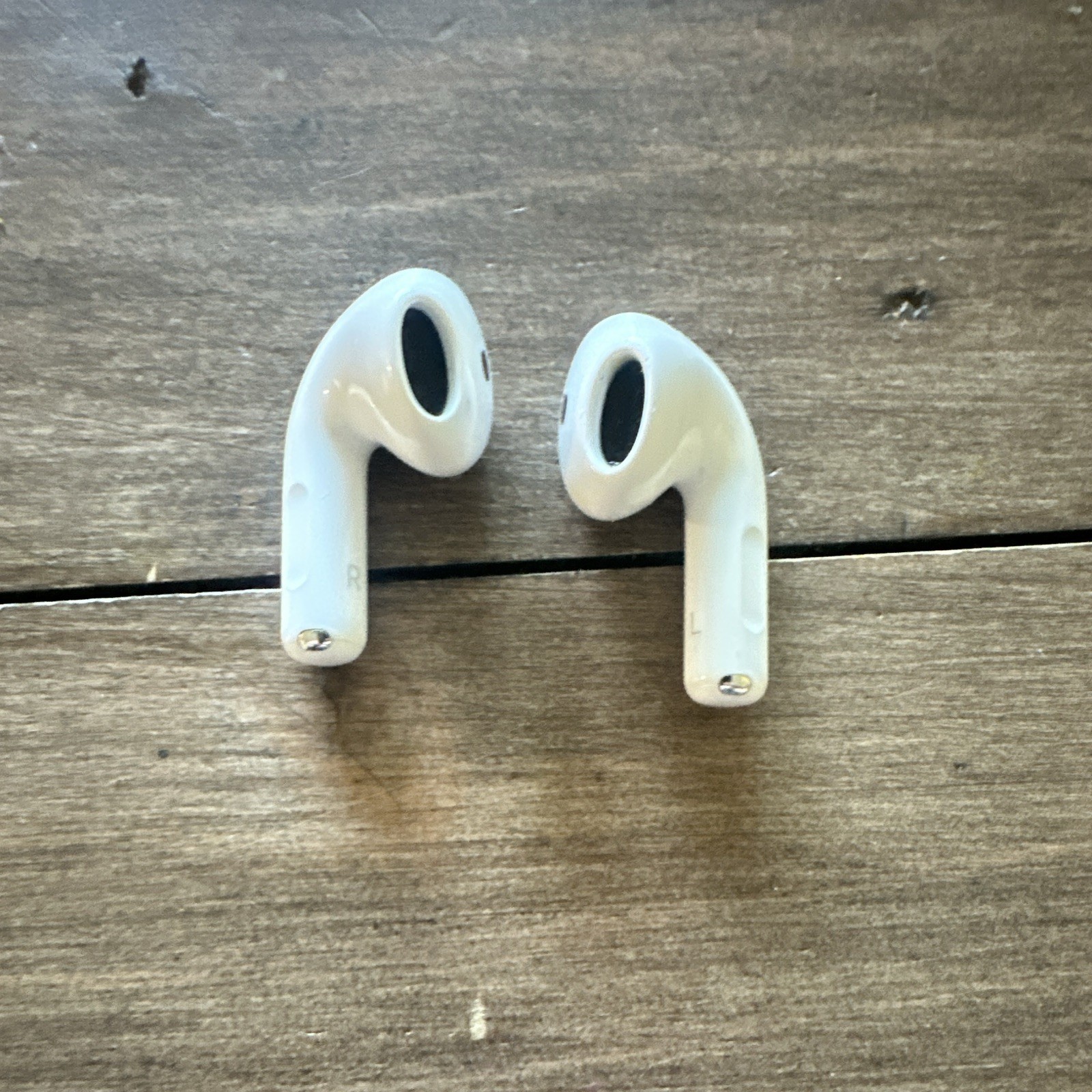 Apple AirPods 4 Wireless Bluetooth In-Ear Earbuds w/ Charging Case White