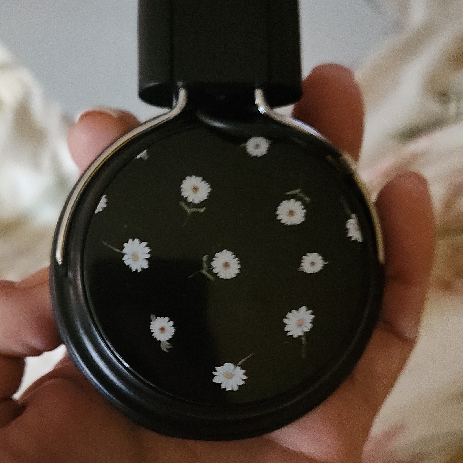 Black & White Daisy Wireless Bluetooth Over-Ear Headphones Adjustable Headband